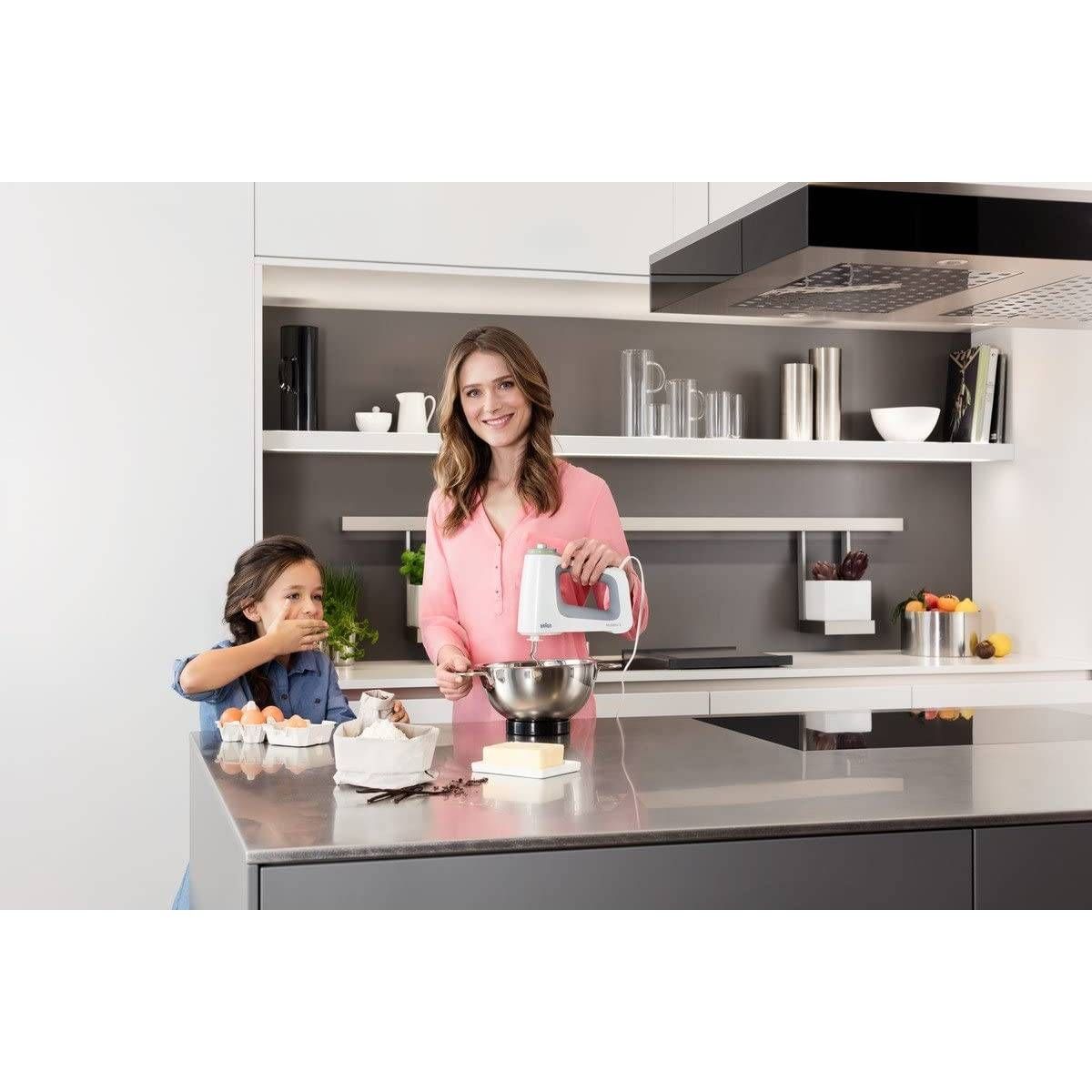 Mixer de mână BRAUN MultiMix 5 HM5137WH – 0X22211070, 750W (9 viteze și Turbo), Pahar gradat 0.6L, Tocător 0.5l, Picior păsător inox, 2 palete, 2 cârlige