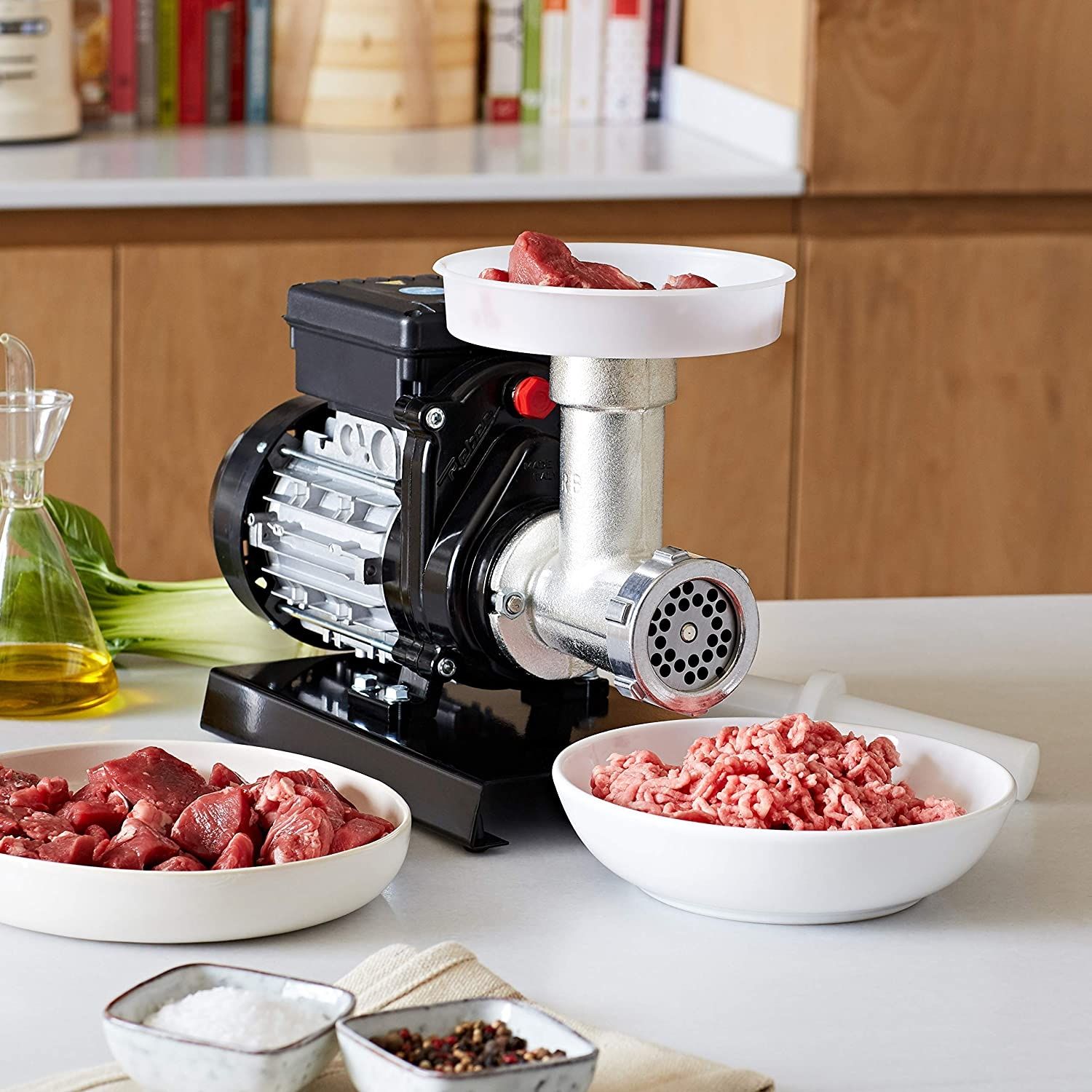Mașină de tocat carne Reber 9502 N n.5, Putere 400W, Producție 30~50kg/h, Corp din fontă tratată, Sită inclusă de 6mm