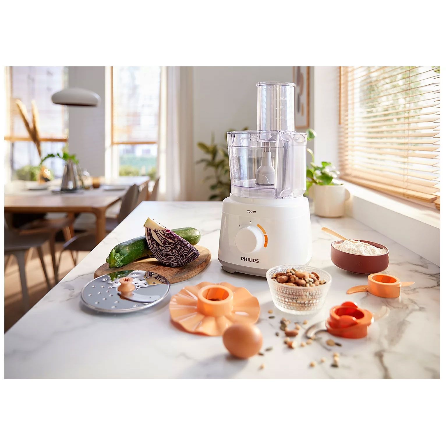 Robot de bucătărie Philips Daily HR7310/00, 700W (2 trepte și Pulse), 16 funcții, Bol 2.1l (uz 1.5l), Formă compactă, Tub alimentare XXL, Sistem anti-alunecare, Protector termic motor, 87dBA