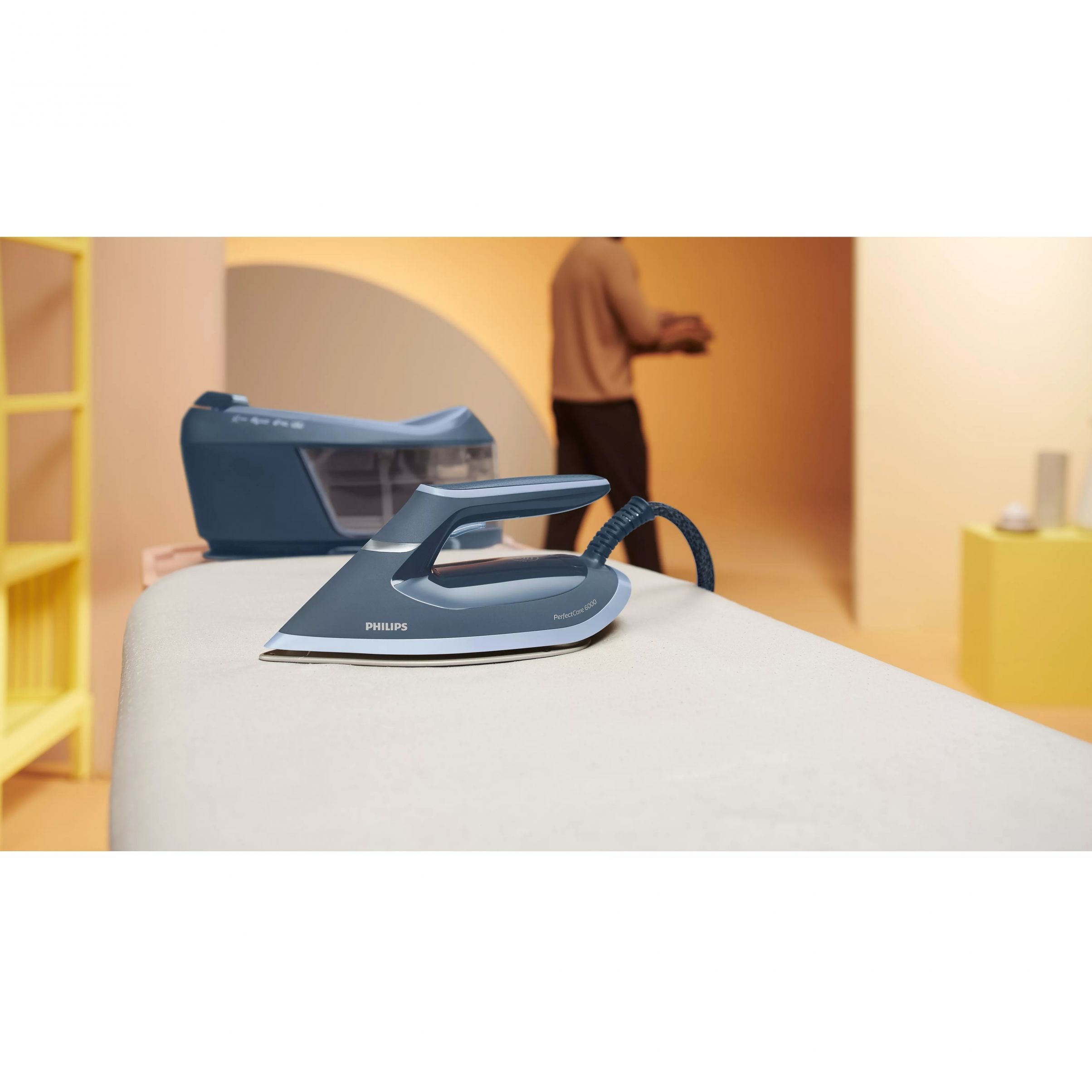 Stație de călcat cu abur Philips PerfectCare 6000 PSG6042/20, 2000~2400W, Presiune 8bar, Continuu 130g/min, Jet 550g, Talpă SteamGlide Advanced, Rez. detașabil 1.8l, F1.6m, C.65m, Fier 1.2kg, OptimalTEMP