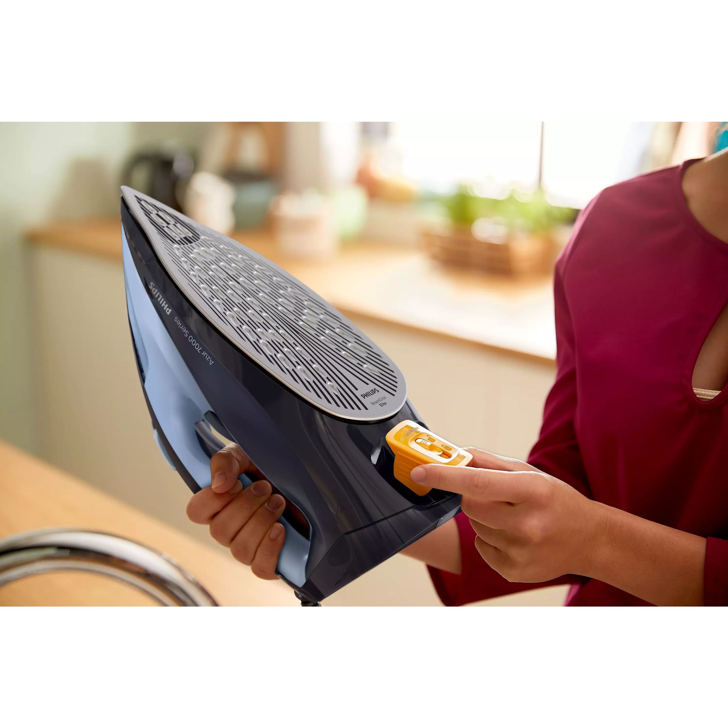 Fier de călcat cu abur Philips Azur Seria 7000 DST7041/20, 2800W, Continuu 50g/min, Jet 250g, Rezervor 300ml, Talpă SteamGlide Elite, Oprire automată, C2m, G1.82kg, Light and Dark Blue