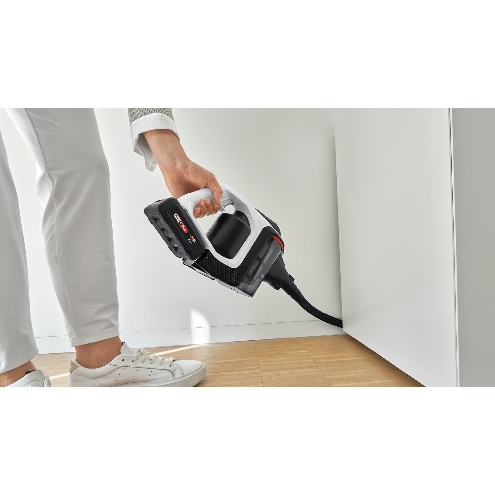 Aspirator vertical BOSCH Serie 8 Gen2 Unlimited BBS8214, TurboSpin (3 trepte, Turbo), Acumulator Li-Ion 18V 4A, Praf 0.40l, Perie LED AllFloor HighPower, G3.10kg, Polar White
