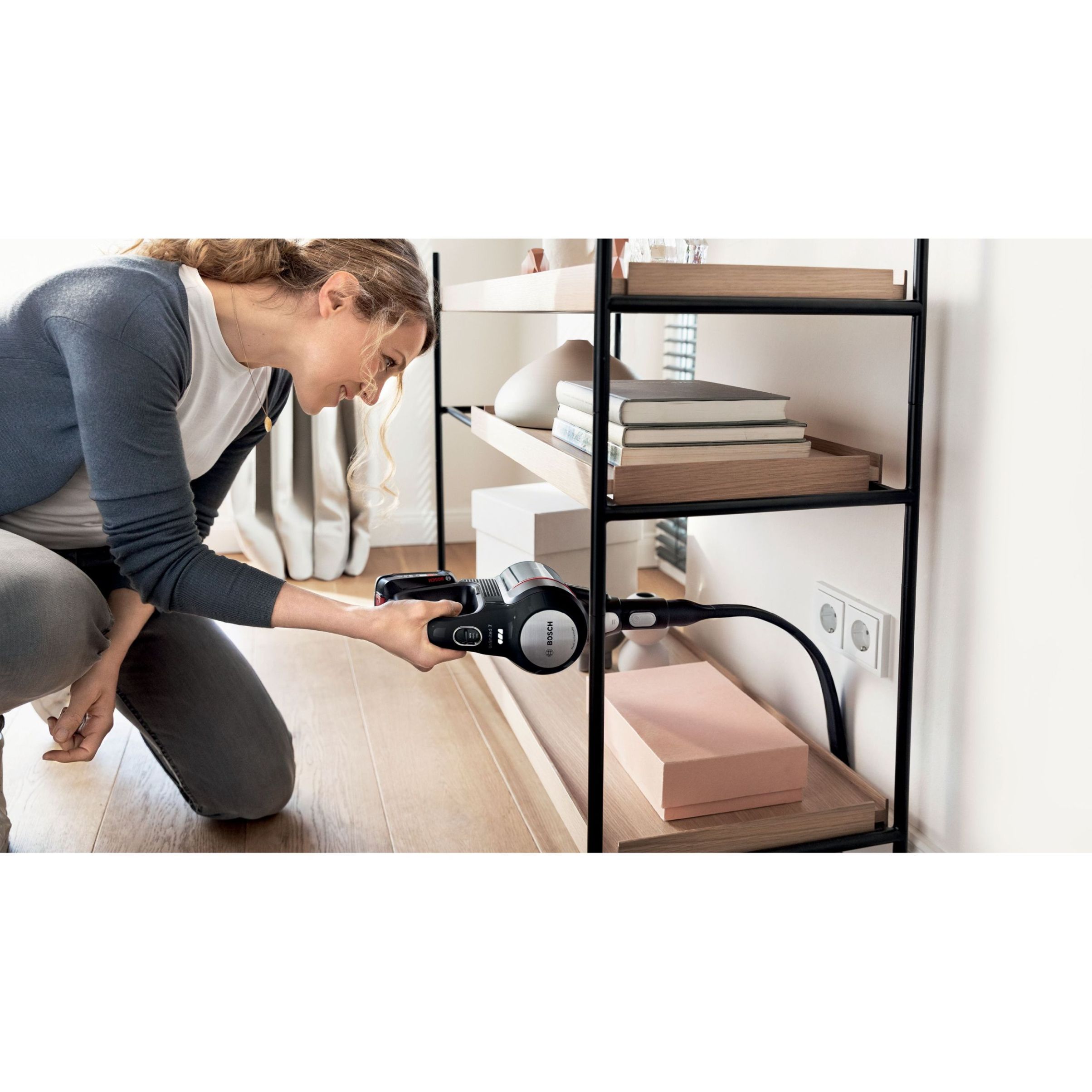 Aspirator vertical BOSCH Serie 7 Unlimited BCS711EXT, TurboSpin (3 trepte, Turbo), Acumulator Li-Ion 18V 3A, Praf 0.30l, Perie LED AllFloor DynamicPower, QuickStand, Nozzle Foot Release, G2.90kg, Negru