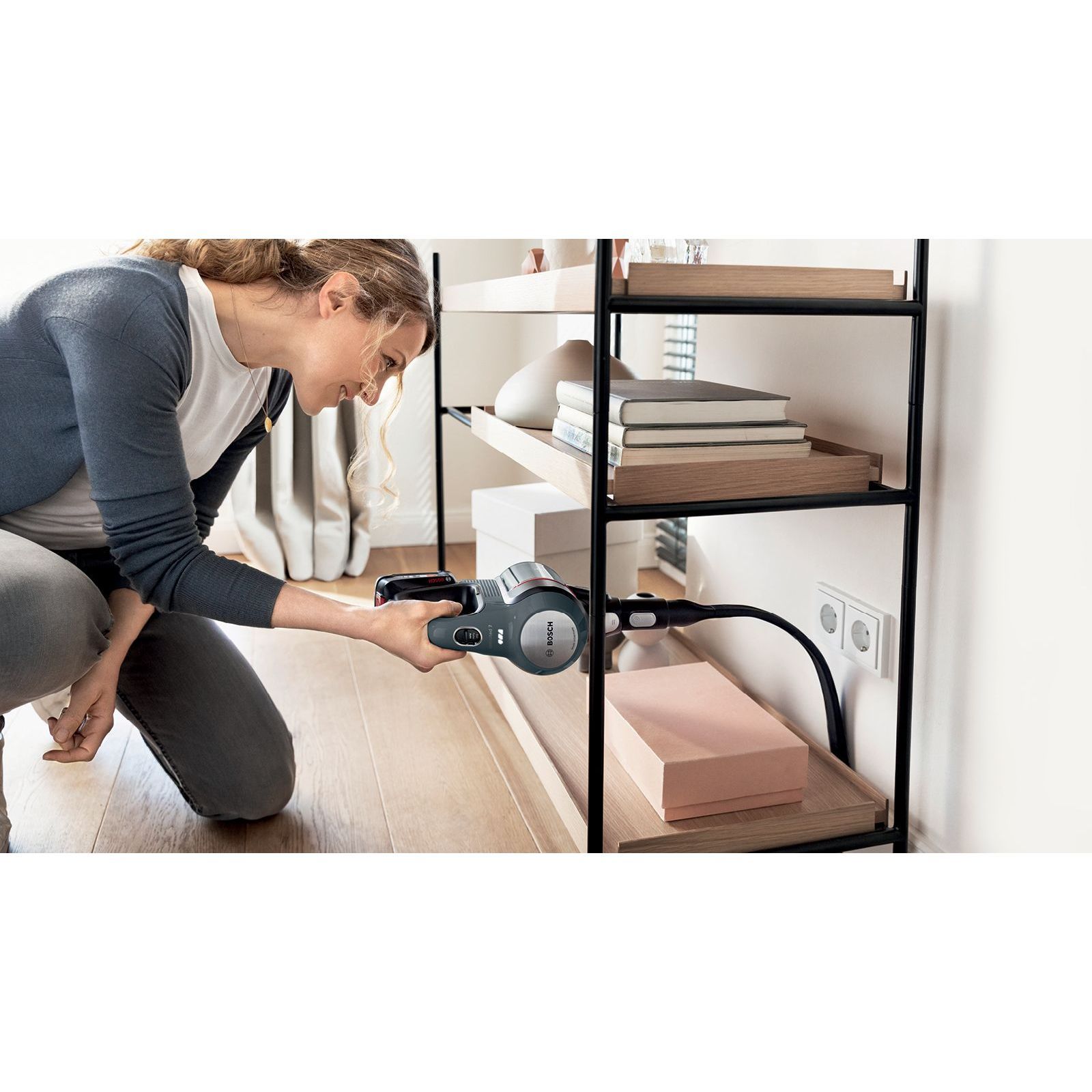 Aspirator vertical BOSCH Serie 7 Unlimited BCS711A, TurboSpin (3 trepte, Turbo), Acumulator Li-Ion 18V 3A, Praf 0.30l, Perie LED AllFloor DynamicPower, QuickStand, Nozzle Foot Release, G2.90kg, Dark Graphite