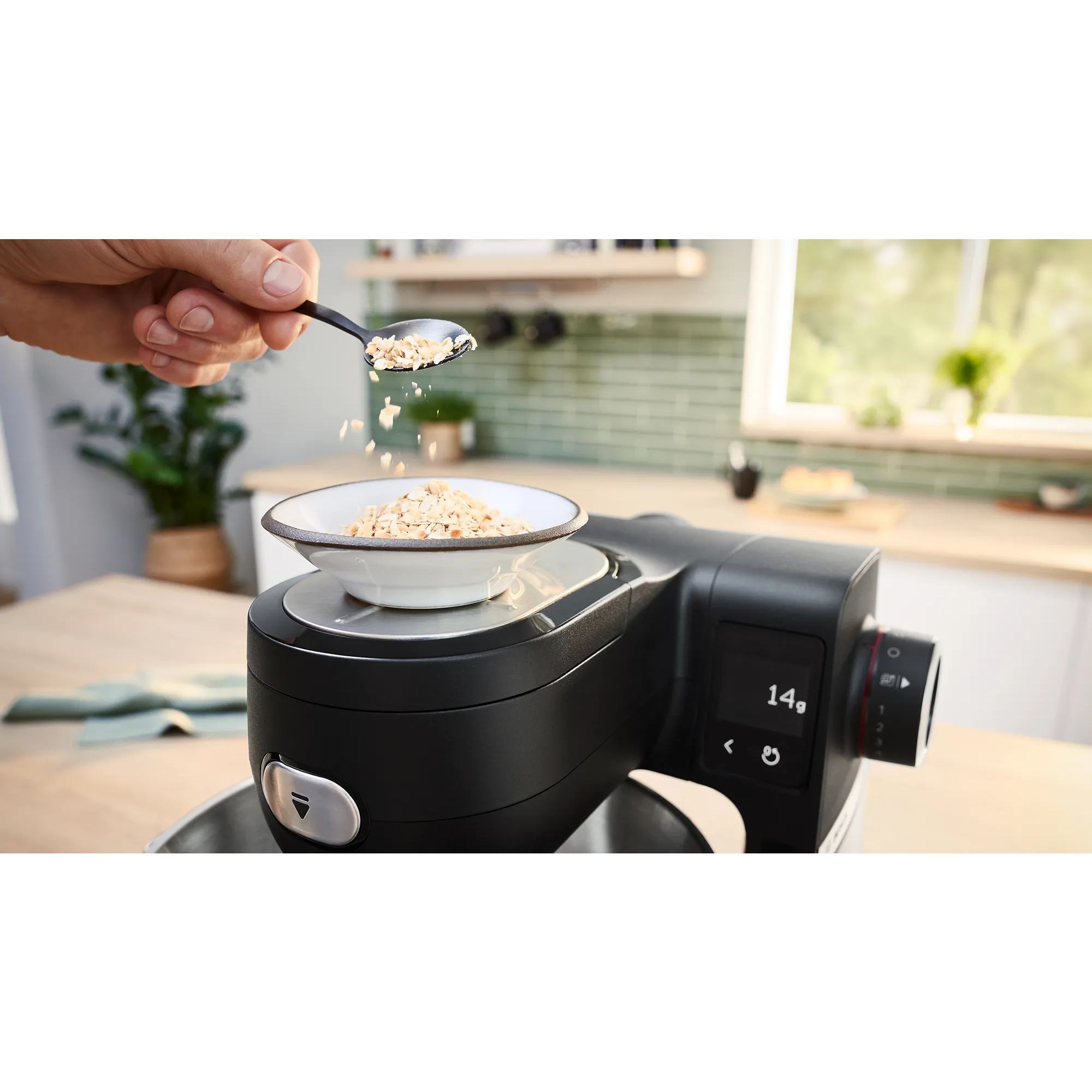 Robot de bucătărie planetar BOSCH Serie 6 MUMS6 Scale MUMS6ZS00, 1600W (7 trepte, Pulse), Bol inox șlefuit 5.5l cu mânere, Set patiserie, Cântar, Cronometru, SoftStart, AirCooling, G7.83kg, Matte Jet Black