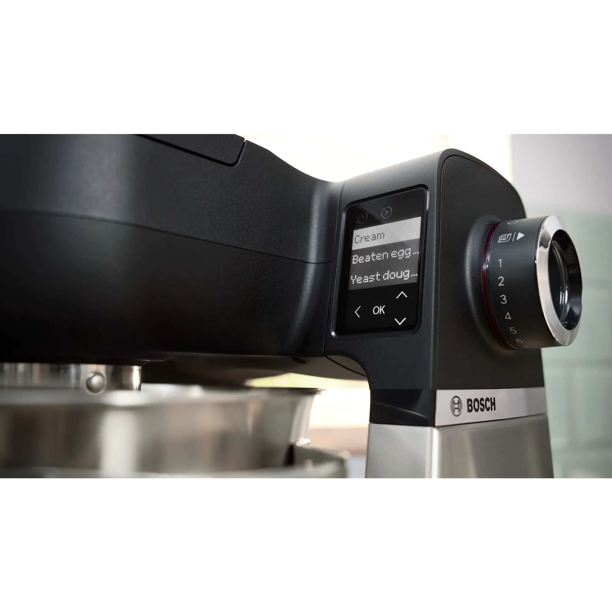 Robot de bucătărie planetar BOSCH Serie 6 MUMS6 Scale MUMS6ZS00, 1600W (7 trepte, Pulse), Bol inox șlefuit 5.5l cu mânere, Set patiserie, Cântar, Cronometru, SoftStart, AirCooling, G7.83kg, Matte Jet Black