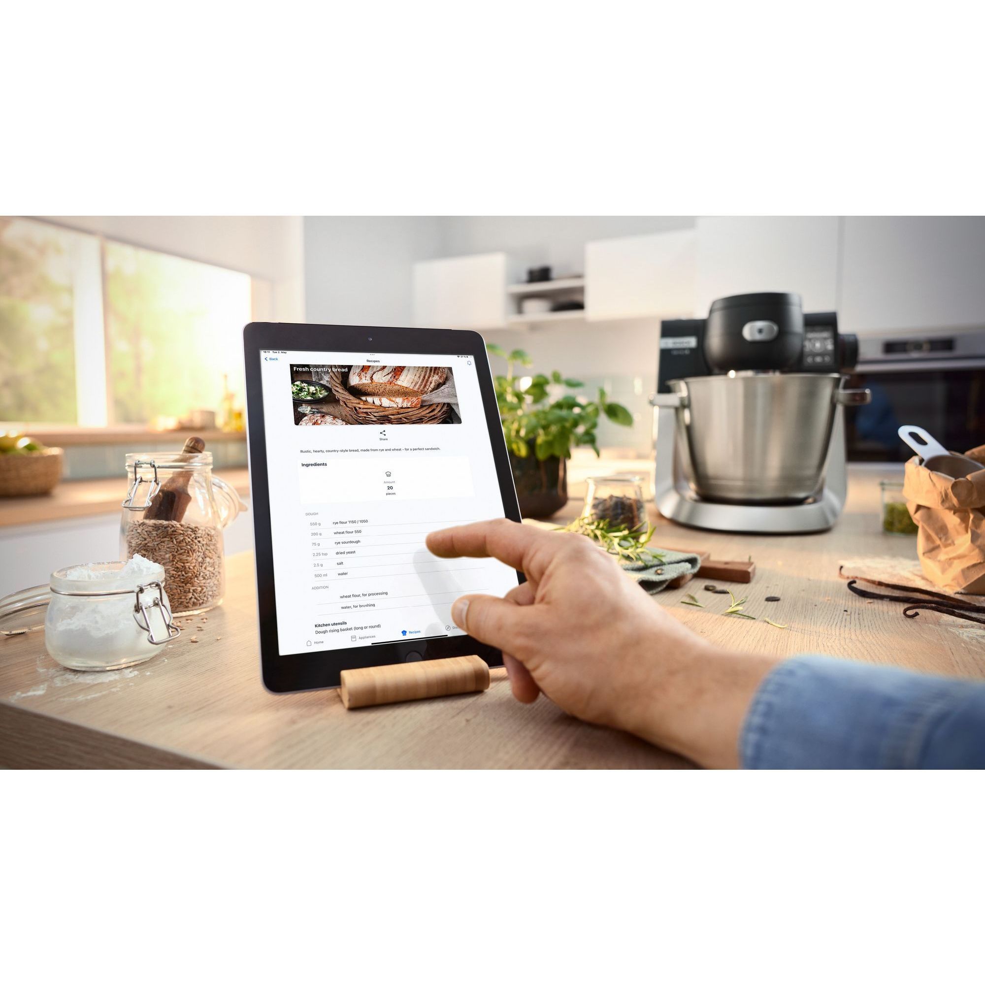 Robot de bucătărie planetar BOSCH Serie 6 MUMS6 Scale MUMS6ZS00, 1600W (7 trepte, Pulse), Bol inox șlefuit 5.5l cu mânere, Set patiserie, Cântar, Cronometru, SoftStart, AirCooling, G7.83kg, Matte Jet Black