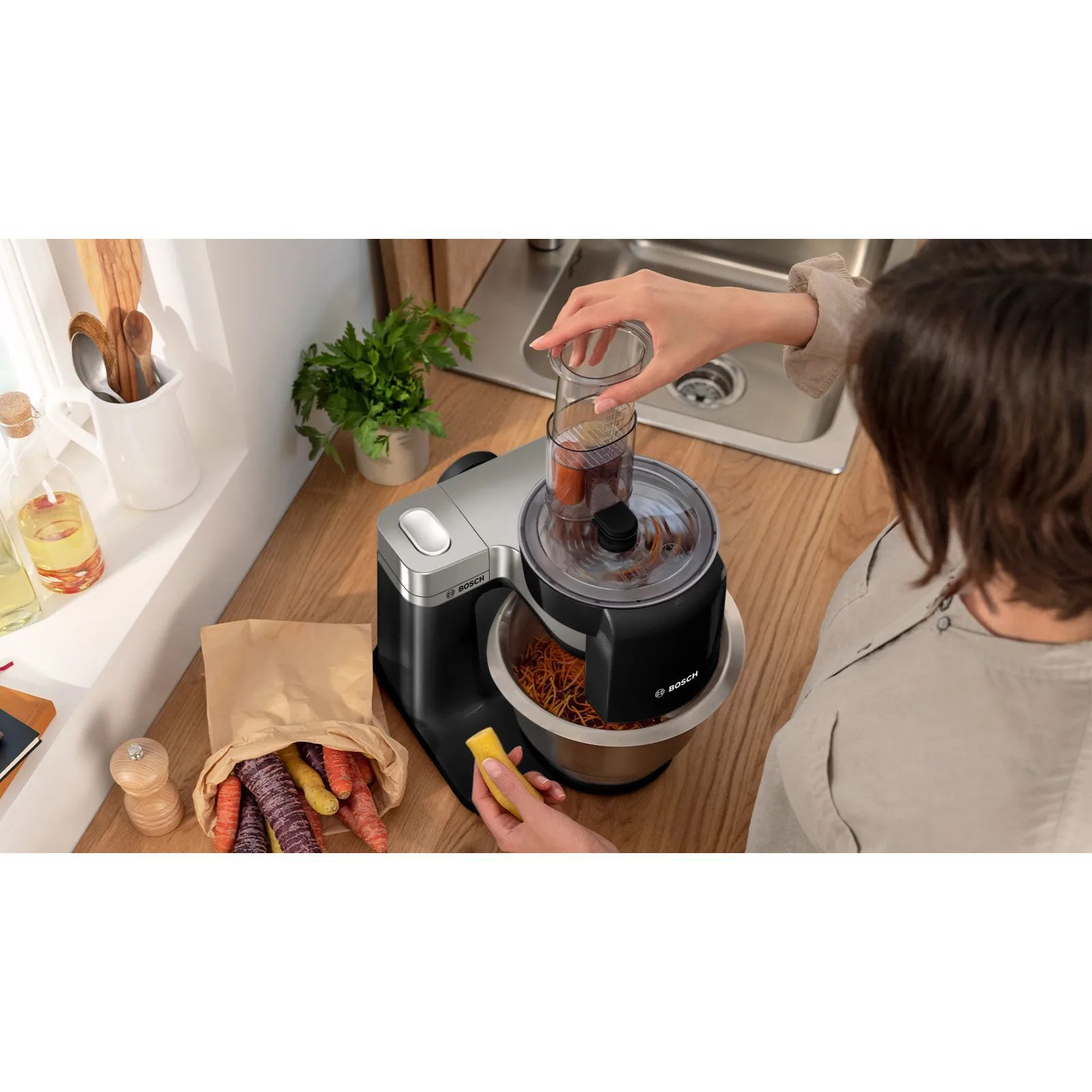 Robot de bucătărie planetar BOSCH Serie S2 MUMS2 MUMS2VM40, 900W (7 trepte și Pulse), Bol inox 3.8l, Set patiserie, Soft Start, Design compact, Control electronic al puterii, G4.4kg, Black and Silver