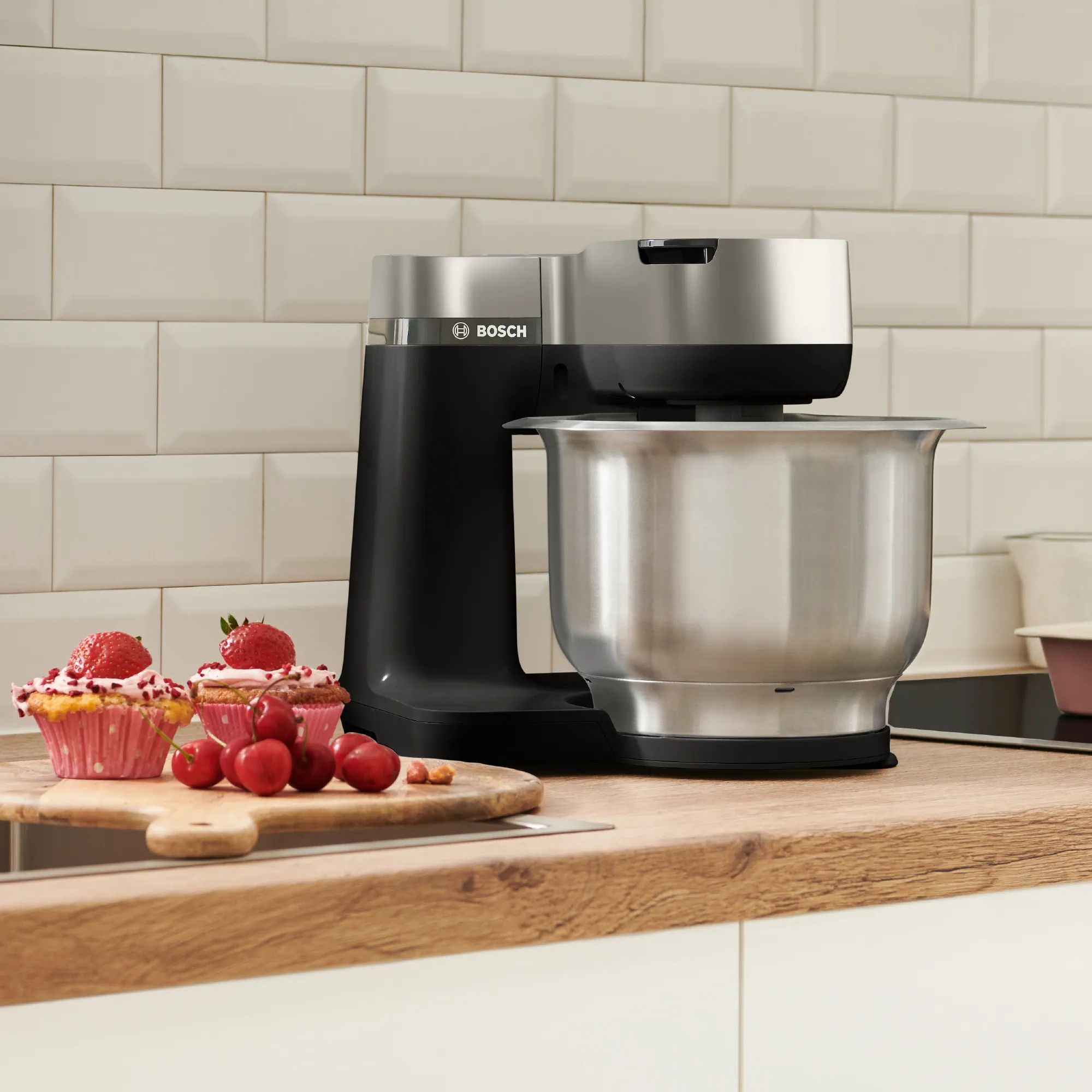 Robot de bucătărie planetar BOSCH Serie S2 MUMS2 MUMS2VM00, 900W (7 trepte și Pulse), Bol inox 3.8l, Set patiserie, Soft Start, Design compact, Control electronic al puterii, G4.4kg, Black and Silver