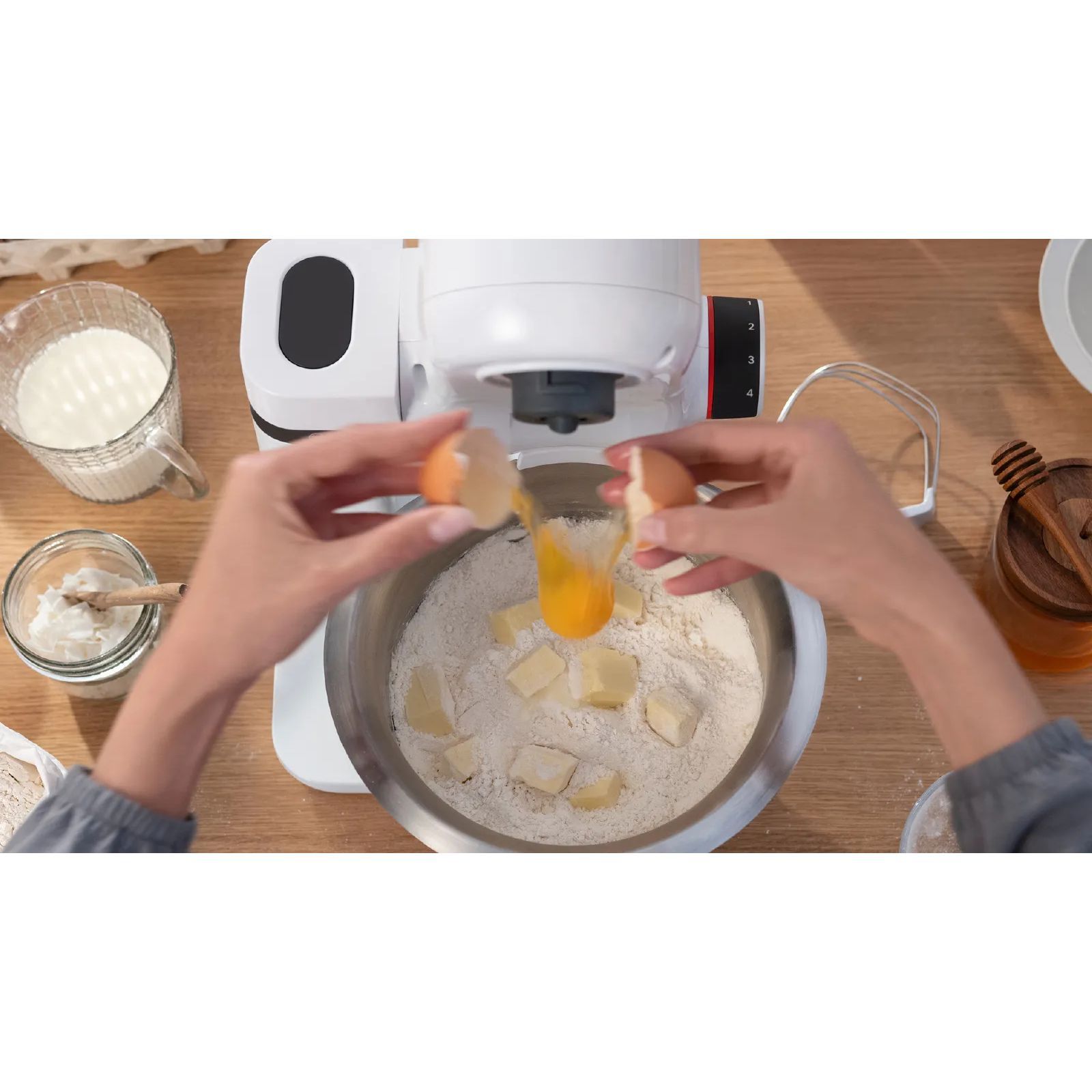 Robot de bucătărie planetar BOSCH Serie S2 MUMS2 MUMS2EW40, 700W (4 trepte), Bol inox 3.8l, Set de patiserie, Soft Start, Design compact, Control electronic al puterii, G4.4kg, Fully White