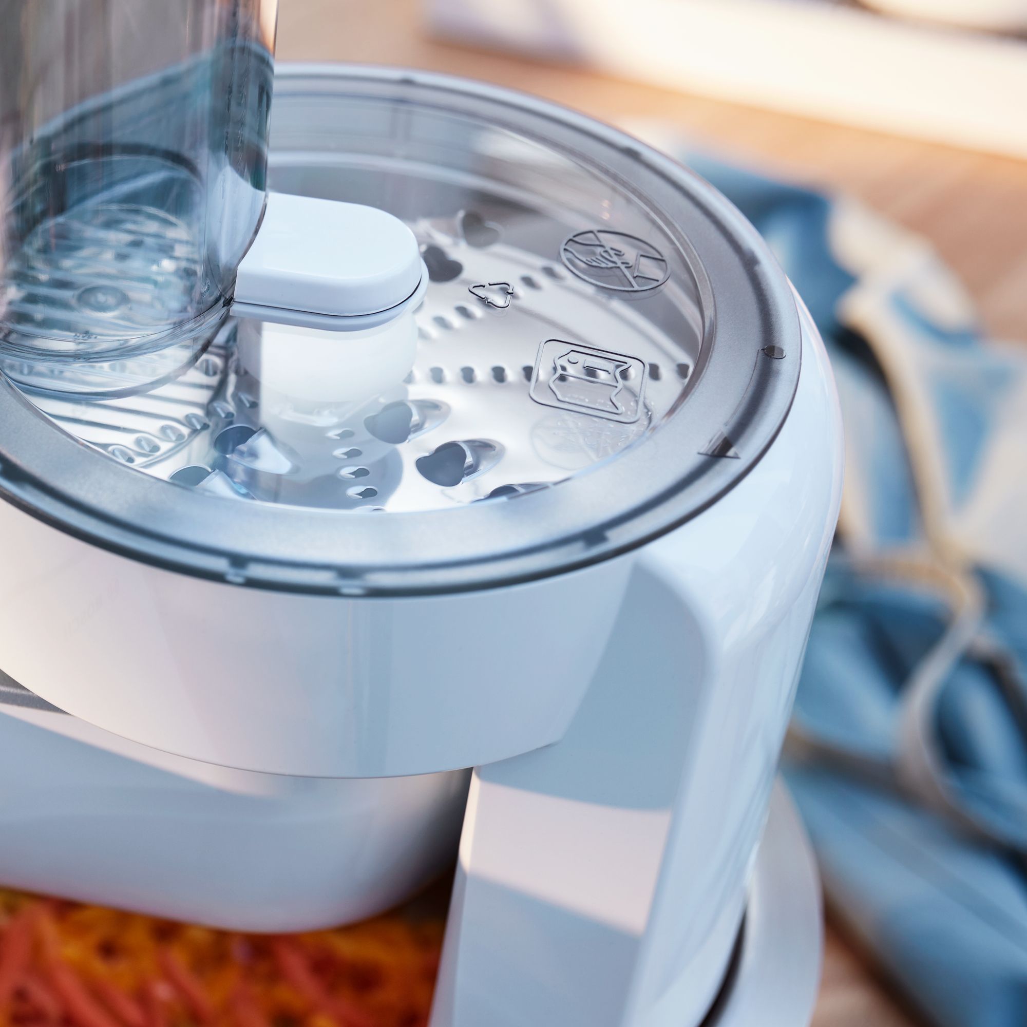 Robot de bucătărie planetar BOSCH Serie S2 MUMS2 MUMS2EW40, 700W (4 trepte), Bol inox 3.8l, Set de patiserie, Soft Start, Design compact, Control electronic al puterii, G4.4kg, Fully White