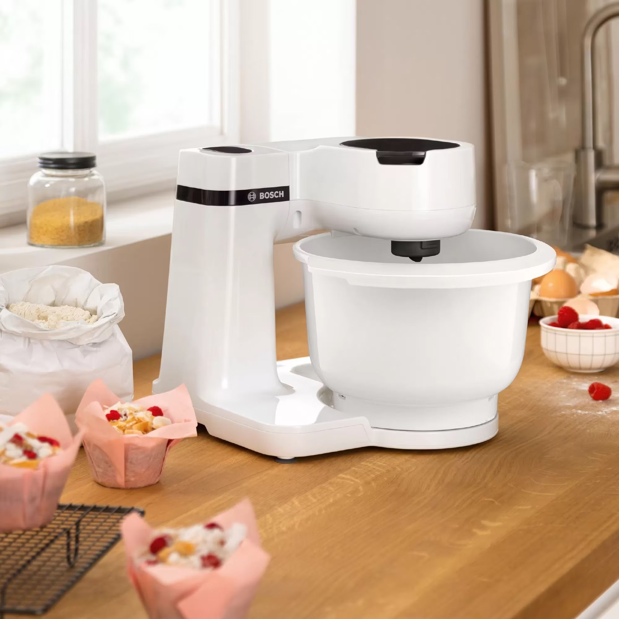 Robot de bucătărie planetar BOSCH Serie S2 MUMS2 MUMS2AW00, 700W (4 trepte), Bol plastic 3.8l, Set de patiserie, Soft Start, Design compact, Control electronic al puterii, G4.4kg, Fully White