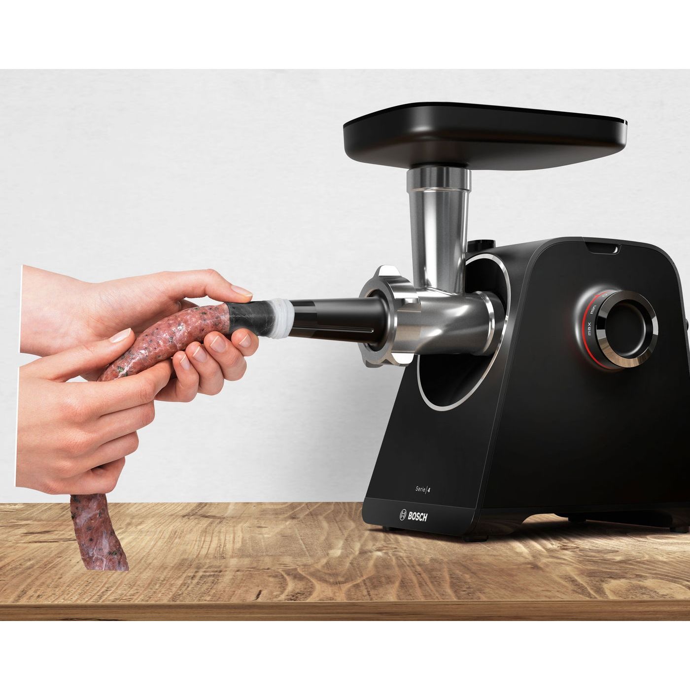 Mașină de tocat carne BOSCH Serie 4 MultiPower MFWS440B, Vârf 2000W (2 trepte și revers), Nominală 500W, 2.5kg/min, Răzătoare, Cârnați, Kebbe, Cuțit două tăișuri, Neagră