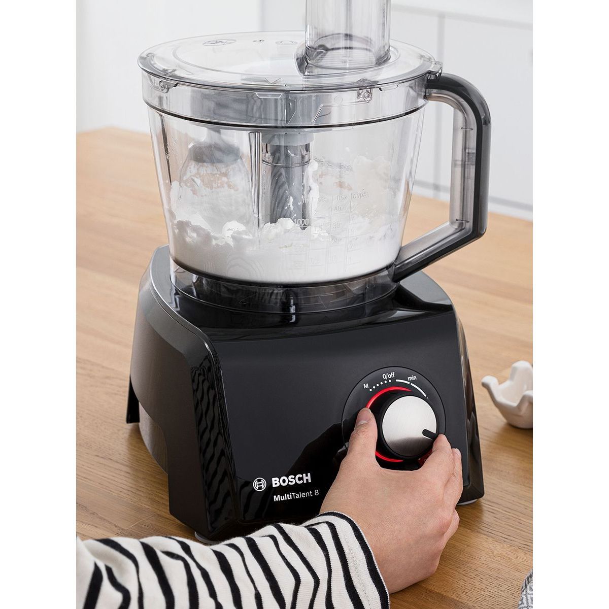 Robot de bucătărie BOSCH MultiTalent 8 MC812M844, 1250W, Oțel inoxidabil periat, 50 de funcţii, Bol XXL cu capacitate de 3,9 l, Viteză variabilă, Indicator LED și Funcție Impuls, Sistem SmartStorage, Negru