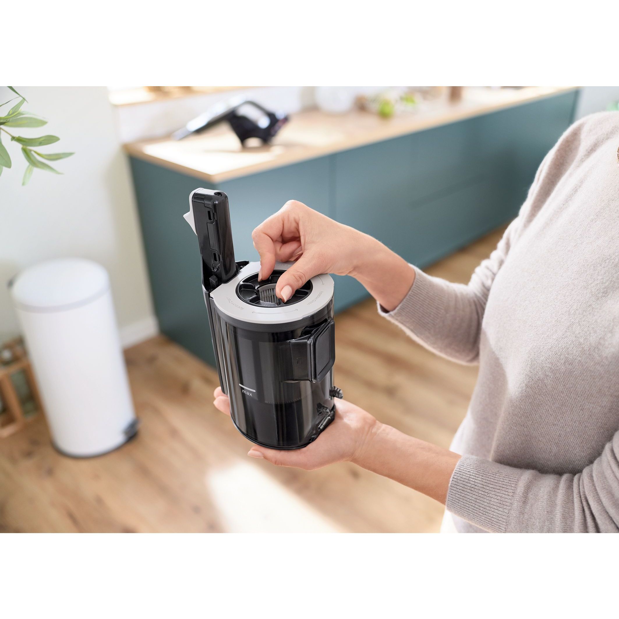 Aspirator vertical BOSCH Serie 10 Unlimited BSS1041GHF,  Acc. Li-Ion 4A 18V, Rezervor 0.4l, MicroClean, Filtru HEPA, 80dBA, Graphite