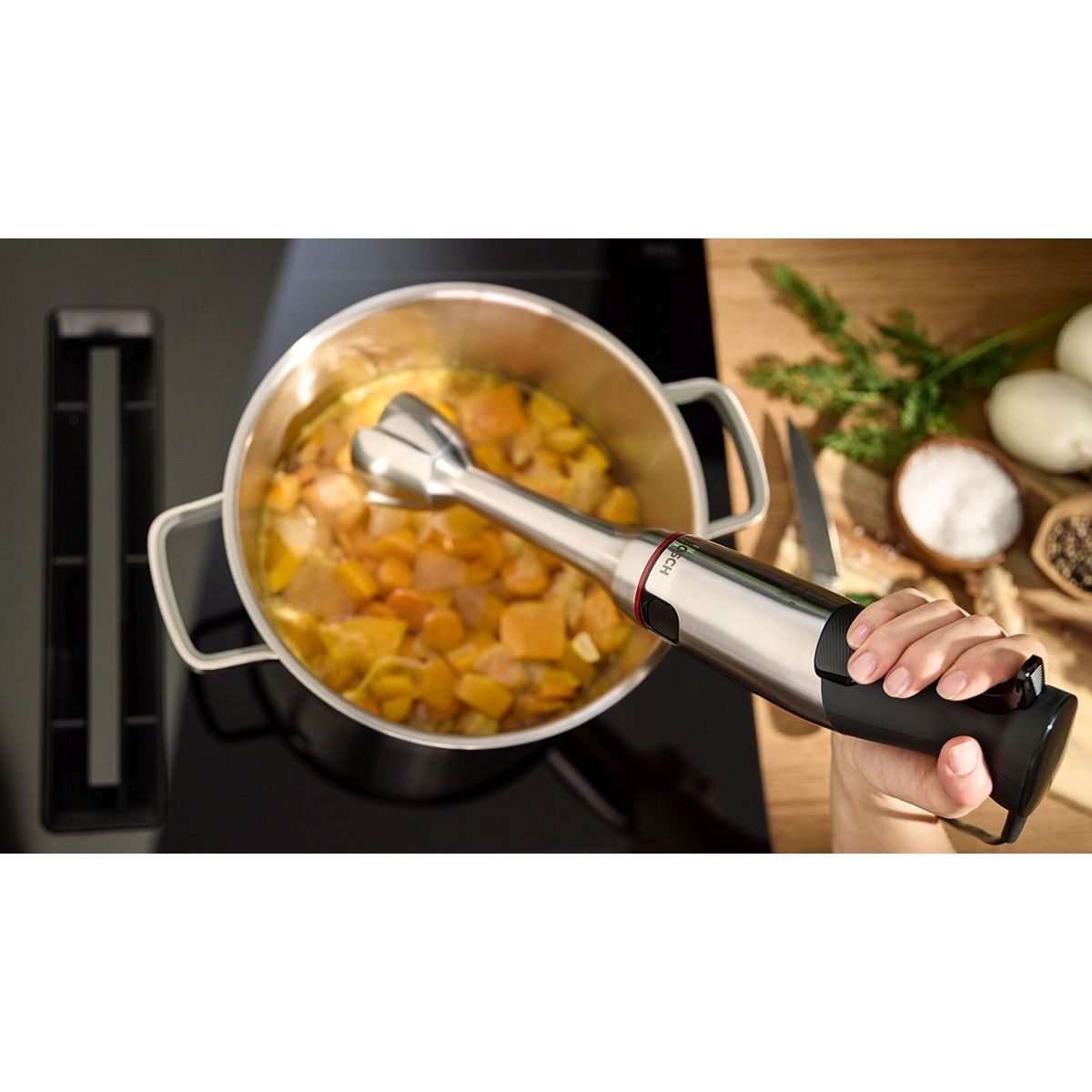 Blender de mână BOSCH Serie 6 ErgoMaster MSM6M8X1, 1200W, Control dinamic al vitezei, Ambreiaj ceramic durabil, Funcție impuls, Sistem EasyClick, Stainless Steel