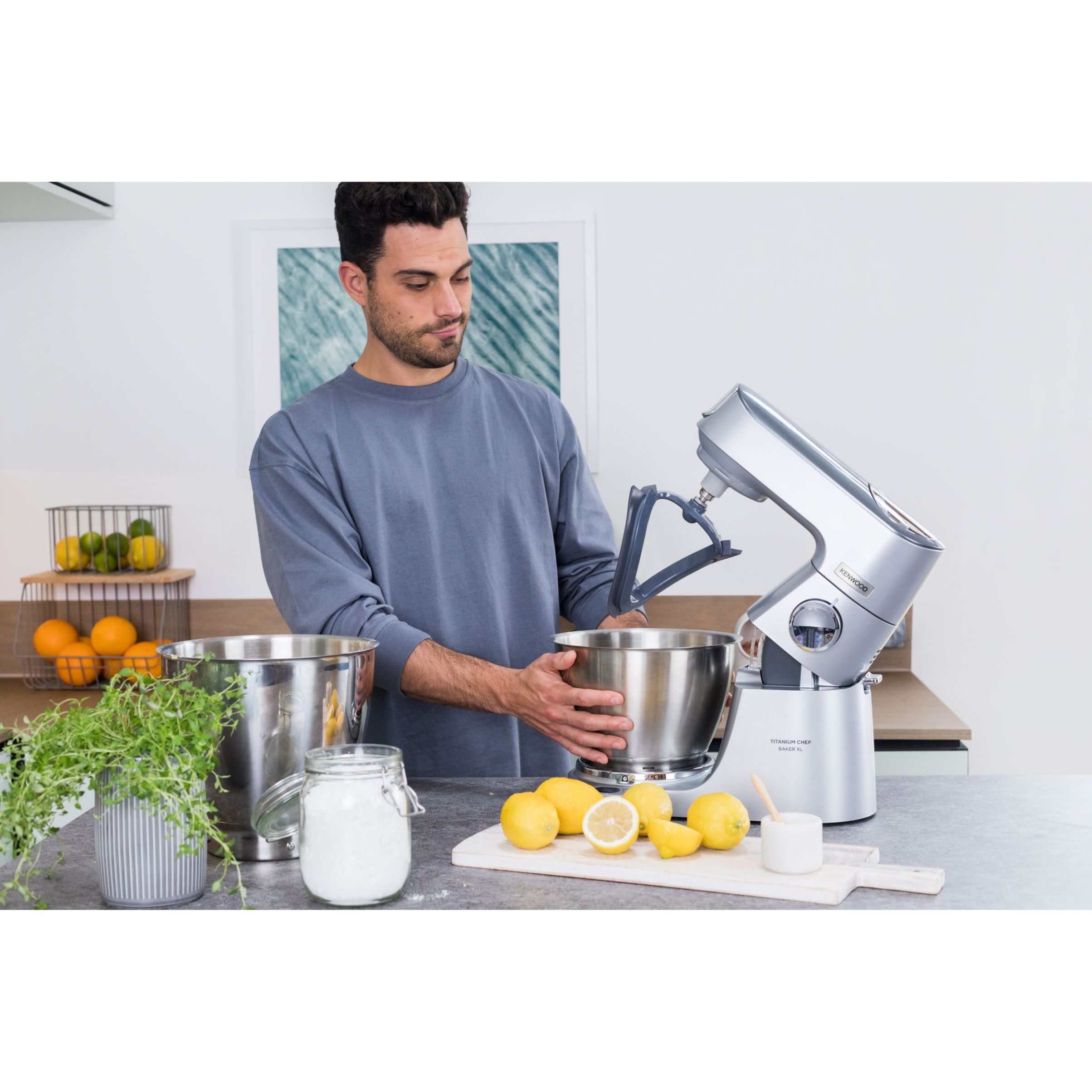 Robot de bucătărie planetar KENWOOD Titanium Chef Baker XL KVL85.124SI – 0W20011385, 1200W, 2 vase (7l/5l), Cântar integrat, Blender, Silver