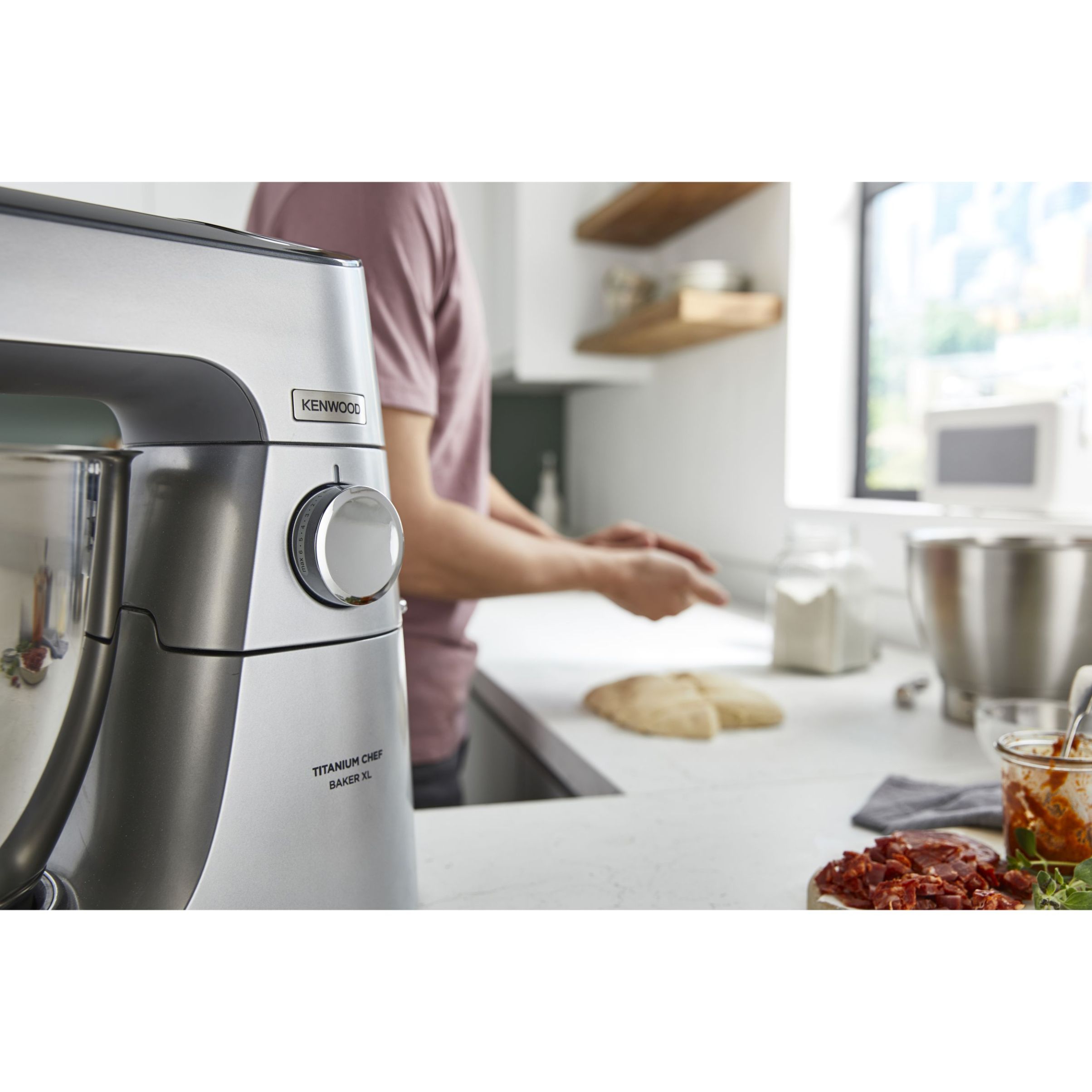 Robot de bucătărie planetar KENWOOD Titanium Chef Baker XL KVL85.124SI – 0W20011385, 1200W, 2 vase (7l/5l), Cântar integrat, Blender, Silver