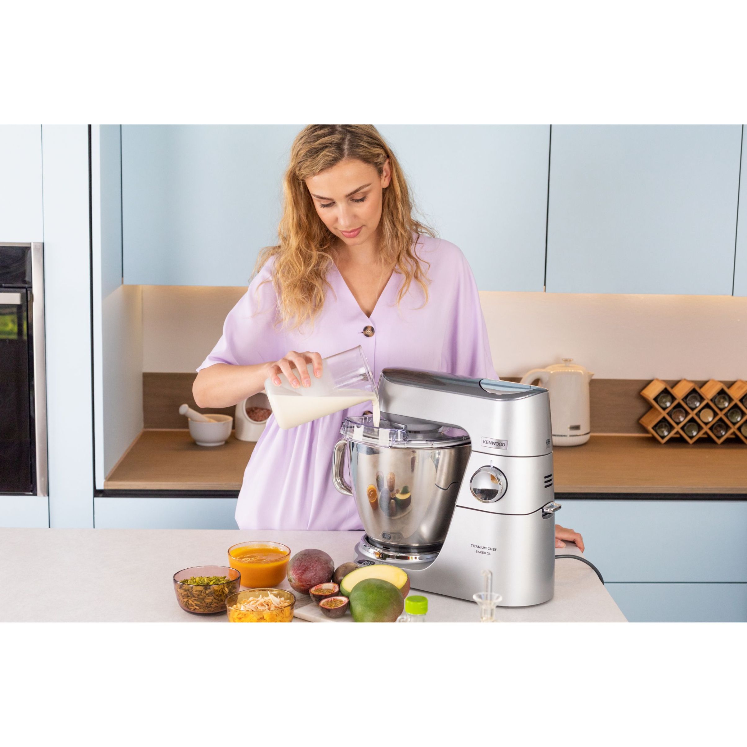 Robot de bucătărie planetar KENWOOD Titanium Chef Baker XL KVL85.124SI – 0W20011385, 1200W, 2 vase (7l/5l), Cântar integrat, Blender, Silver