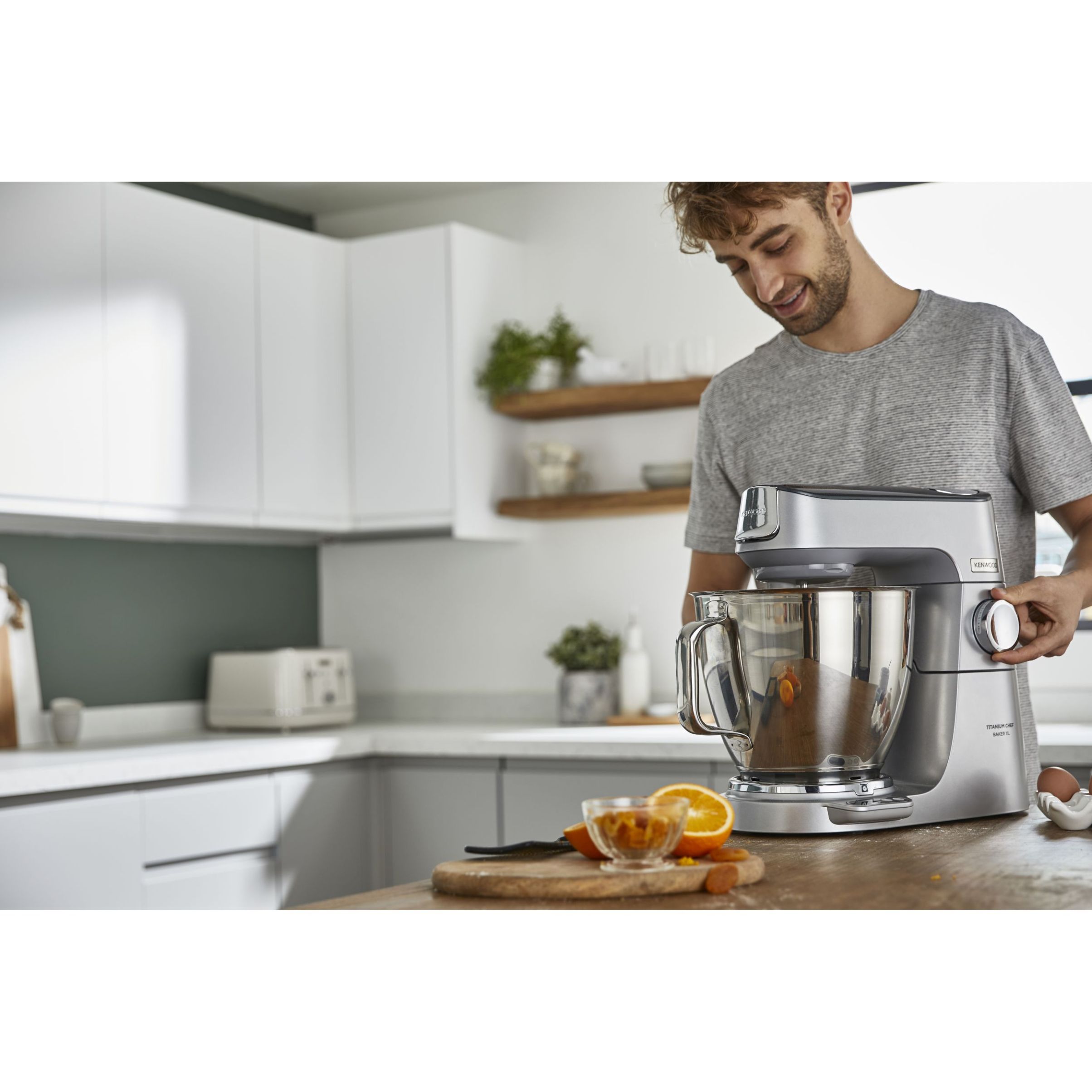 Robot de bucătărie planetar KENWOOD Titanium Chef Baker XL KVL85.124SI – 0W20011385, 1200W, 2 vase (7l/5l), Cântar integrat, Blender, Silver