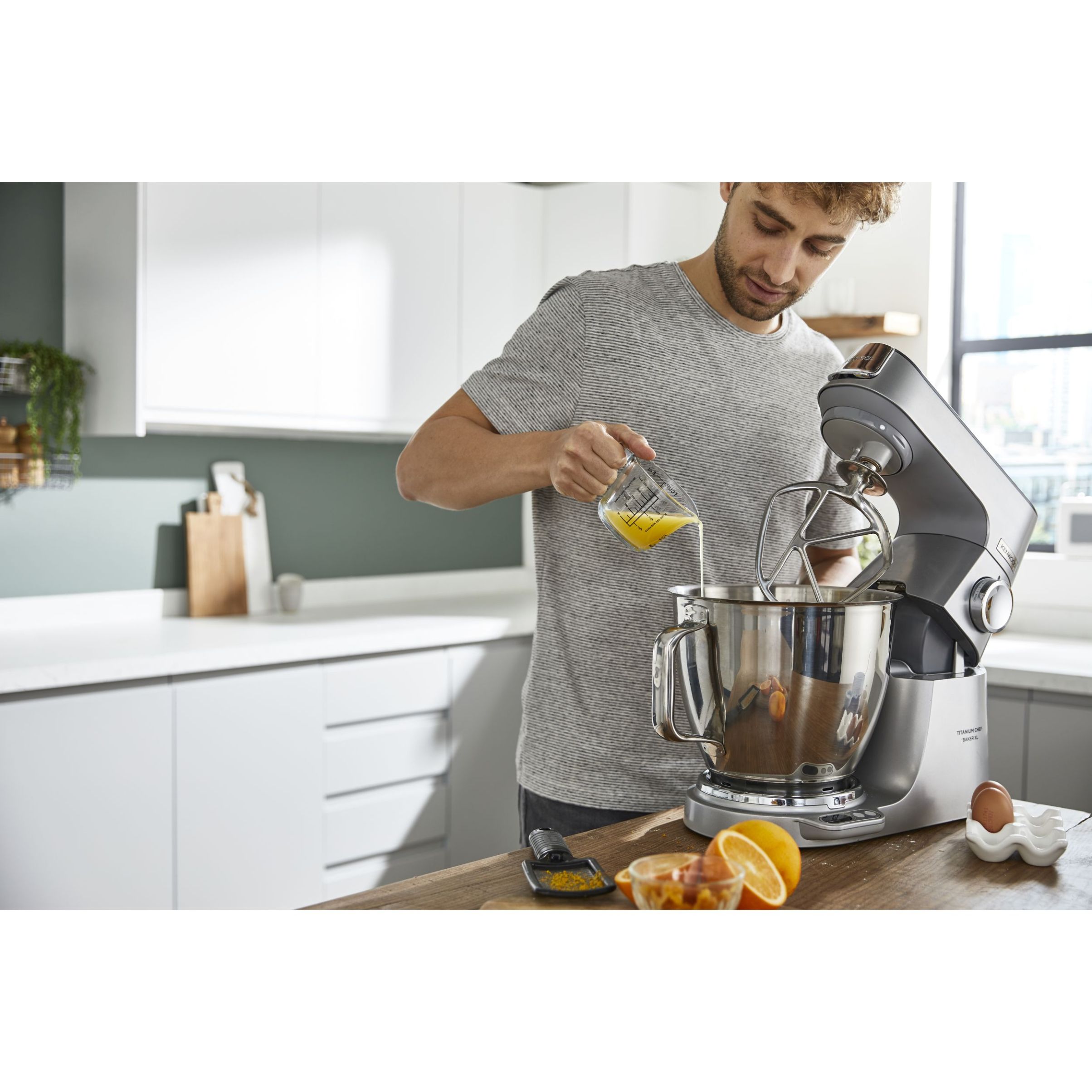 Robot de bucătărie planetar KENWOOD Titanium Chef Baker XL KVL85.124SI – 0W20011385, 1200W, 2 vase (7l/5l), Cântar integrat, Blender, Silver