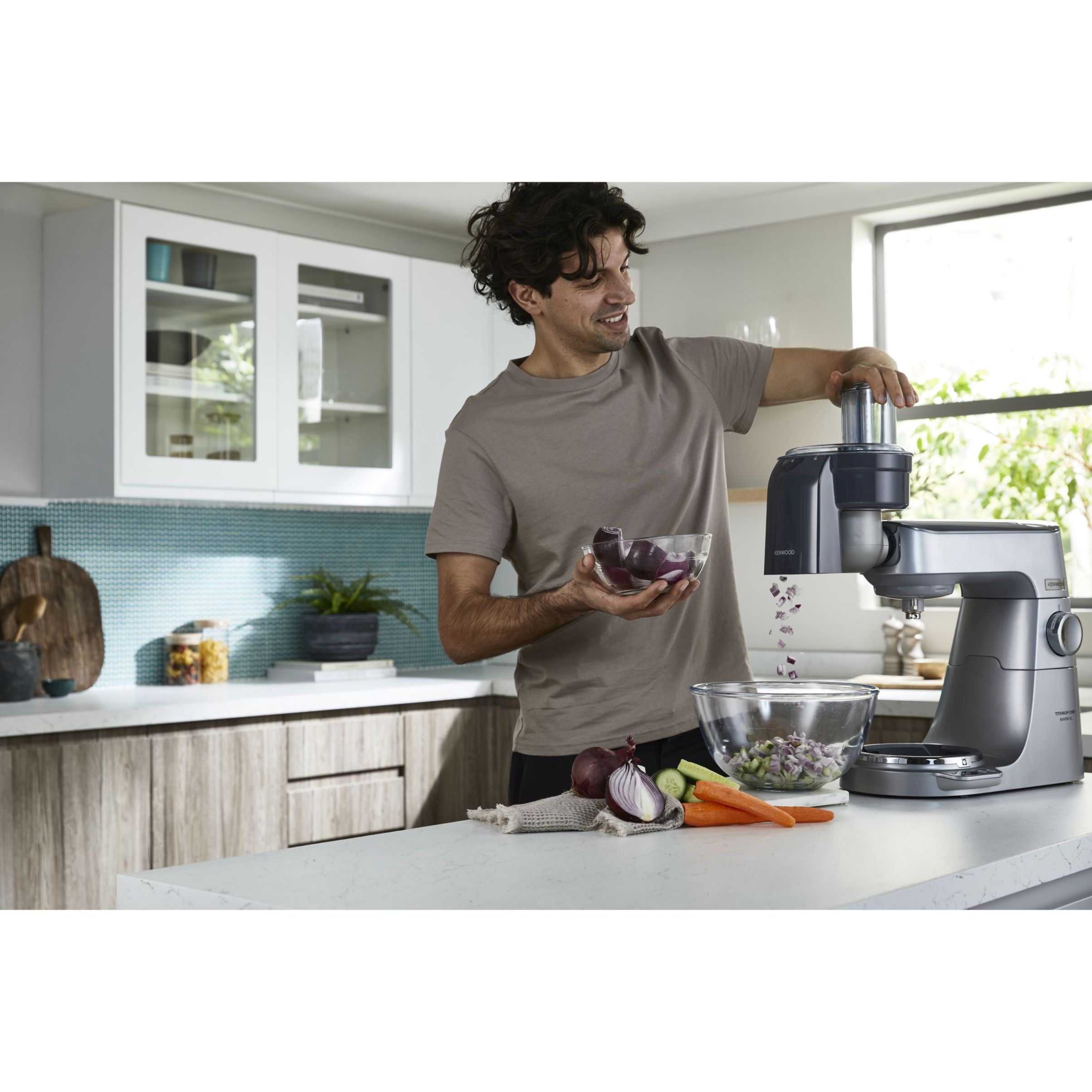 Robot de bucătărie planetar KENWOOD Titanium Chef Baker XL KVL85.124SI – 0W20011385, 1200W, 2 vase (7l/5l), Cântar integrat, Blender, Silver