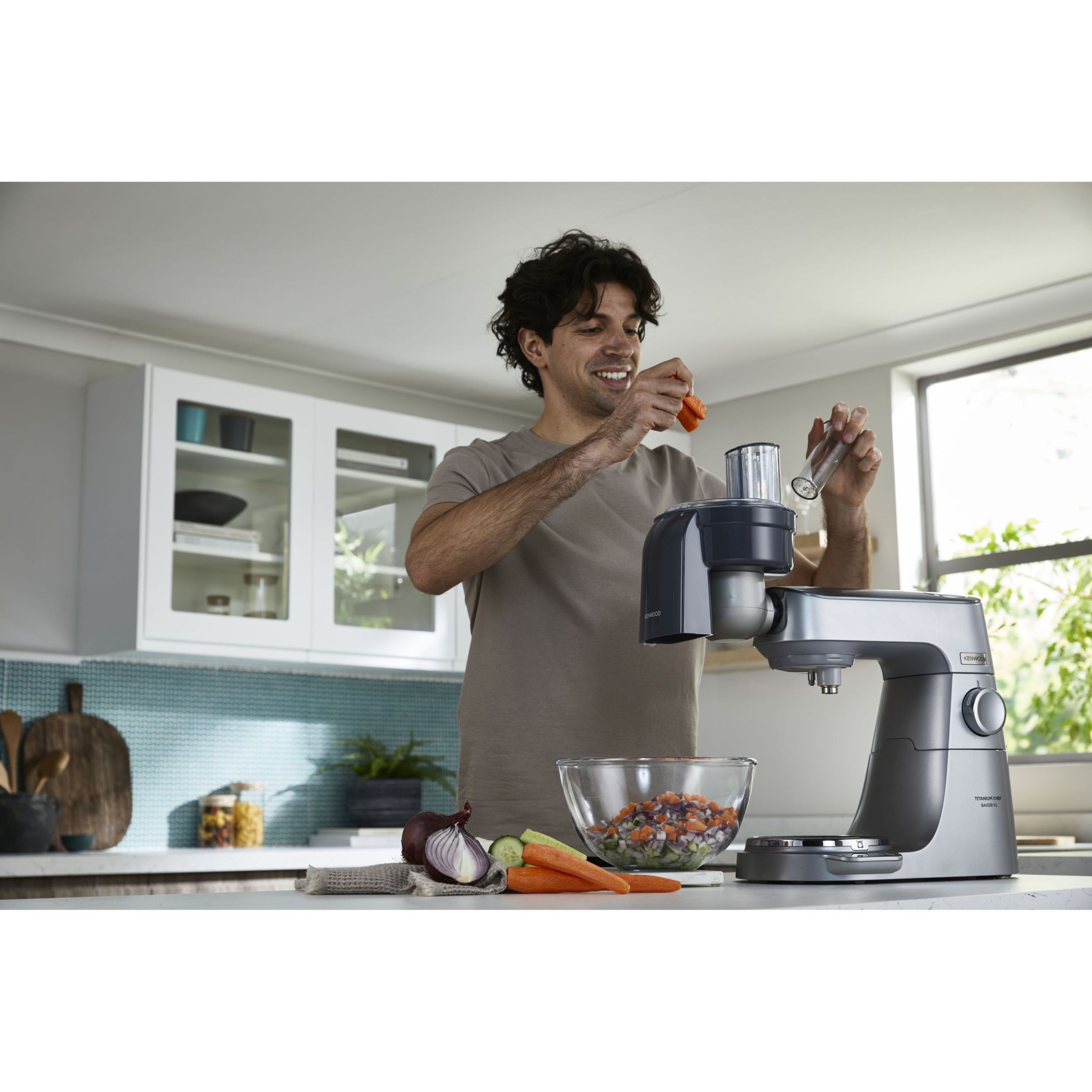 Robot de bucătărie planetar KENWOOD Titanium Chef Baker XL KVL85.124SI – 0W20011385, 1200W, 2 vase (7l/5l), Cântar integrat, Blender, Silver
