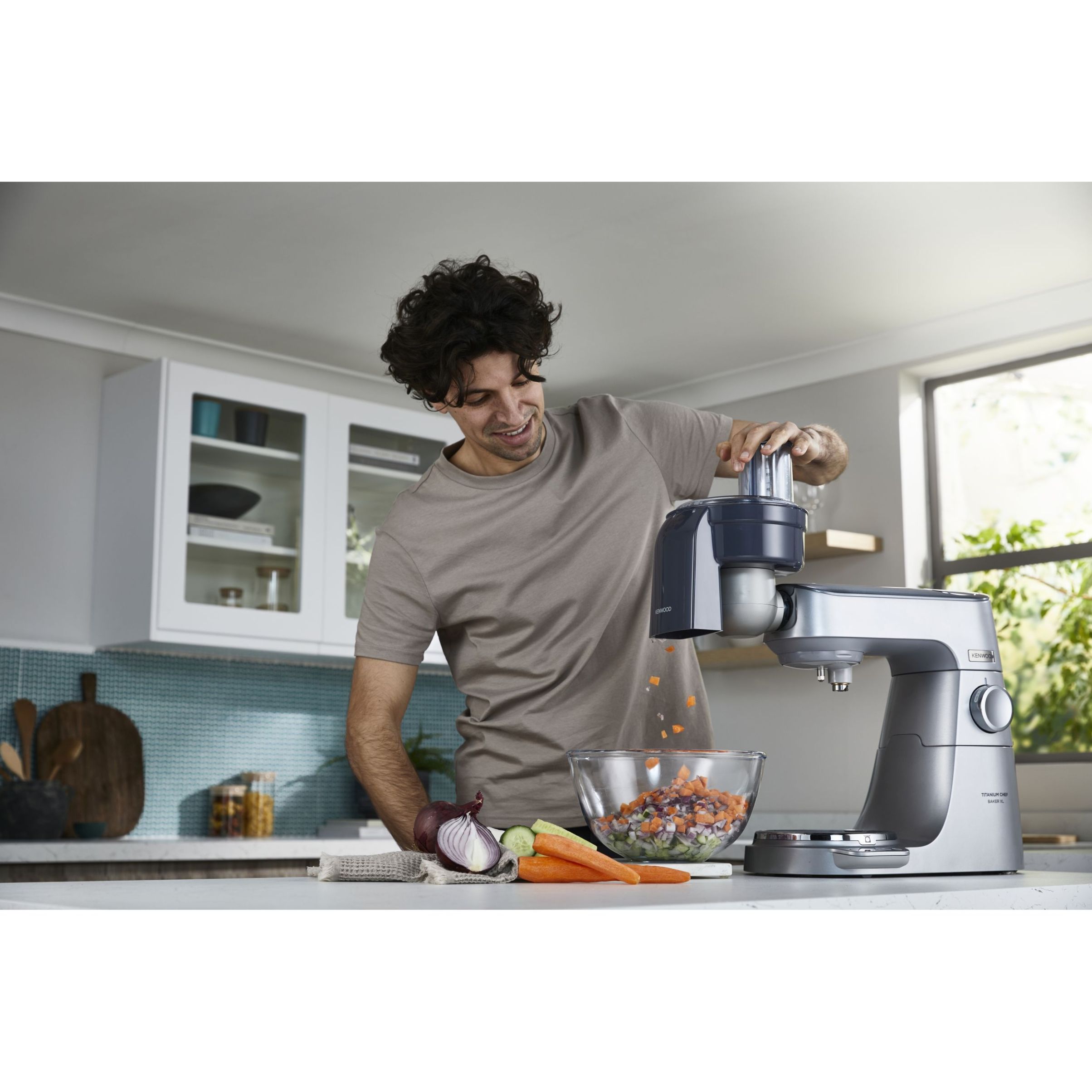 Robot de bucătărie planetar KENWOOD Titanium Chef Baker XL KVL85.124SI – 0W20011385, 1200W, 2 vase (7l/5l), Cântar integrat, Blender, Silver