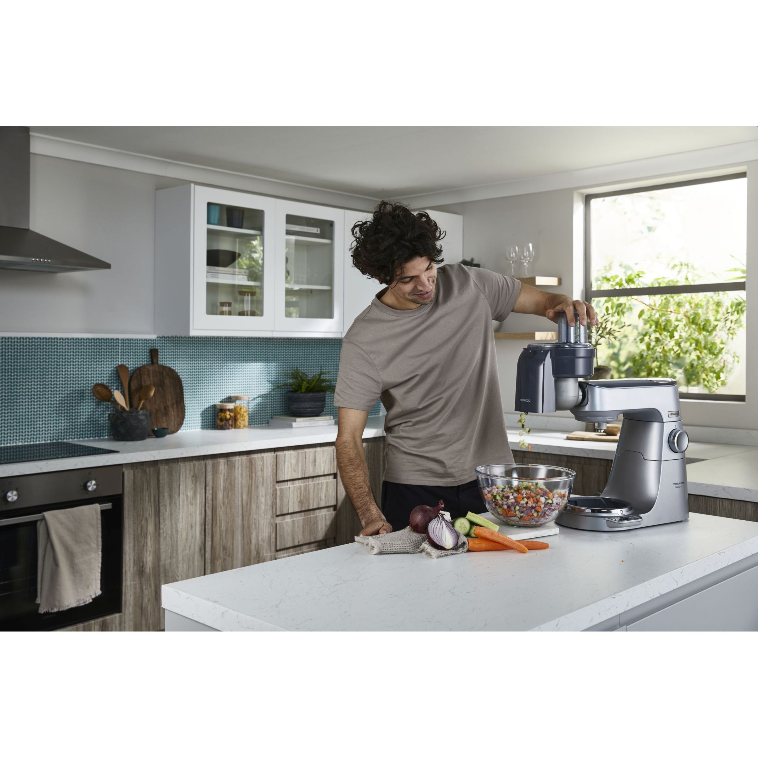 Robot de bucătărie planetar KENWOOD Titanium Chef Baker XL KVL85.124SI – 0W20011385, 1200W, 2 vase (7l/5l), Cântar integrat, Blender, Silver