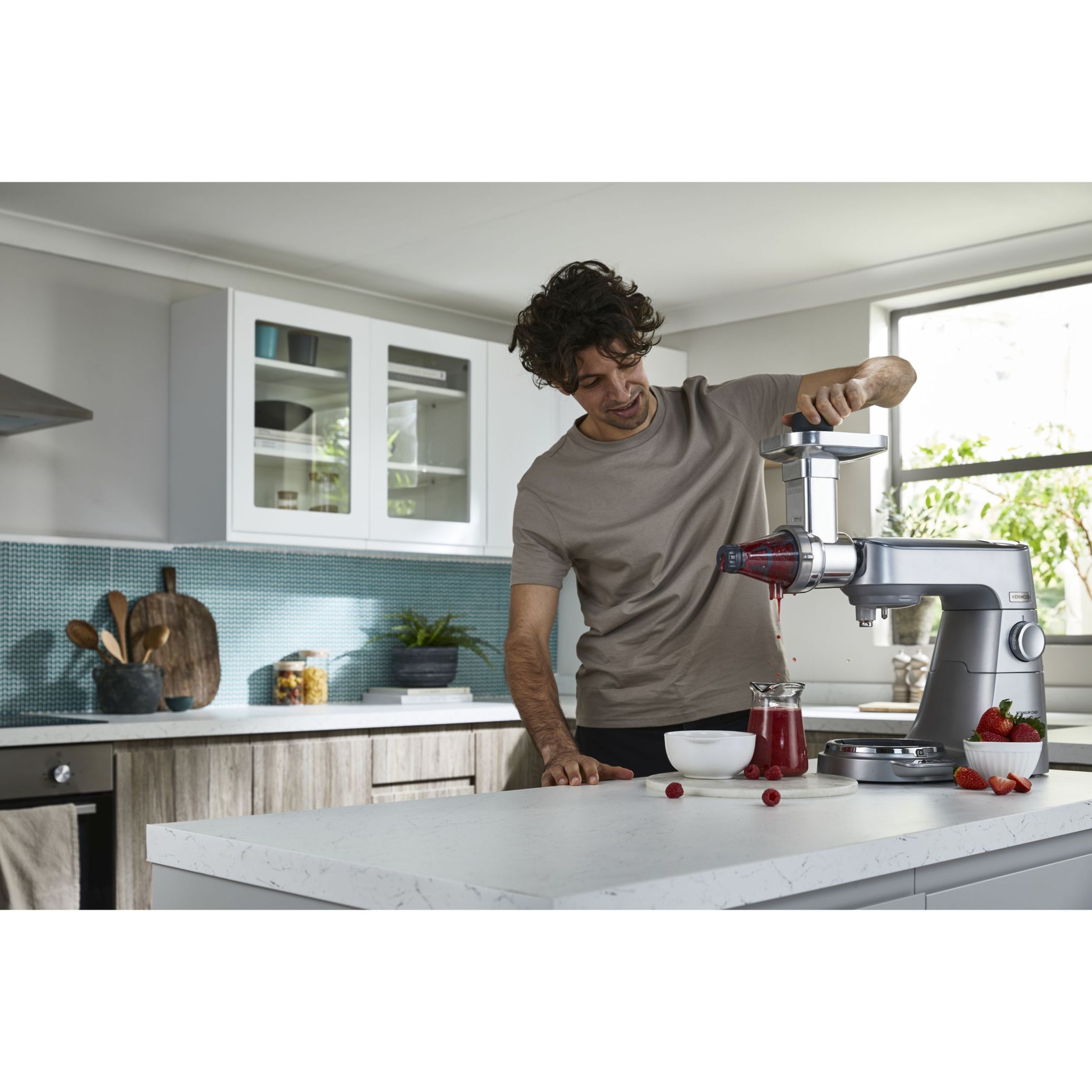 Robot de bucătărie planetar KENWOOD Titanium Chef Baker XL KVL85.124SI – 0W20011385, 1200W, 2 vase (7l/5l), Cântar integrat, Blender, Silver