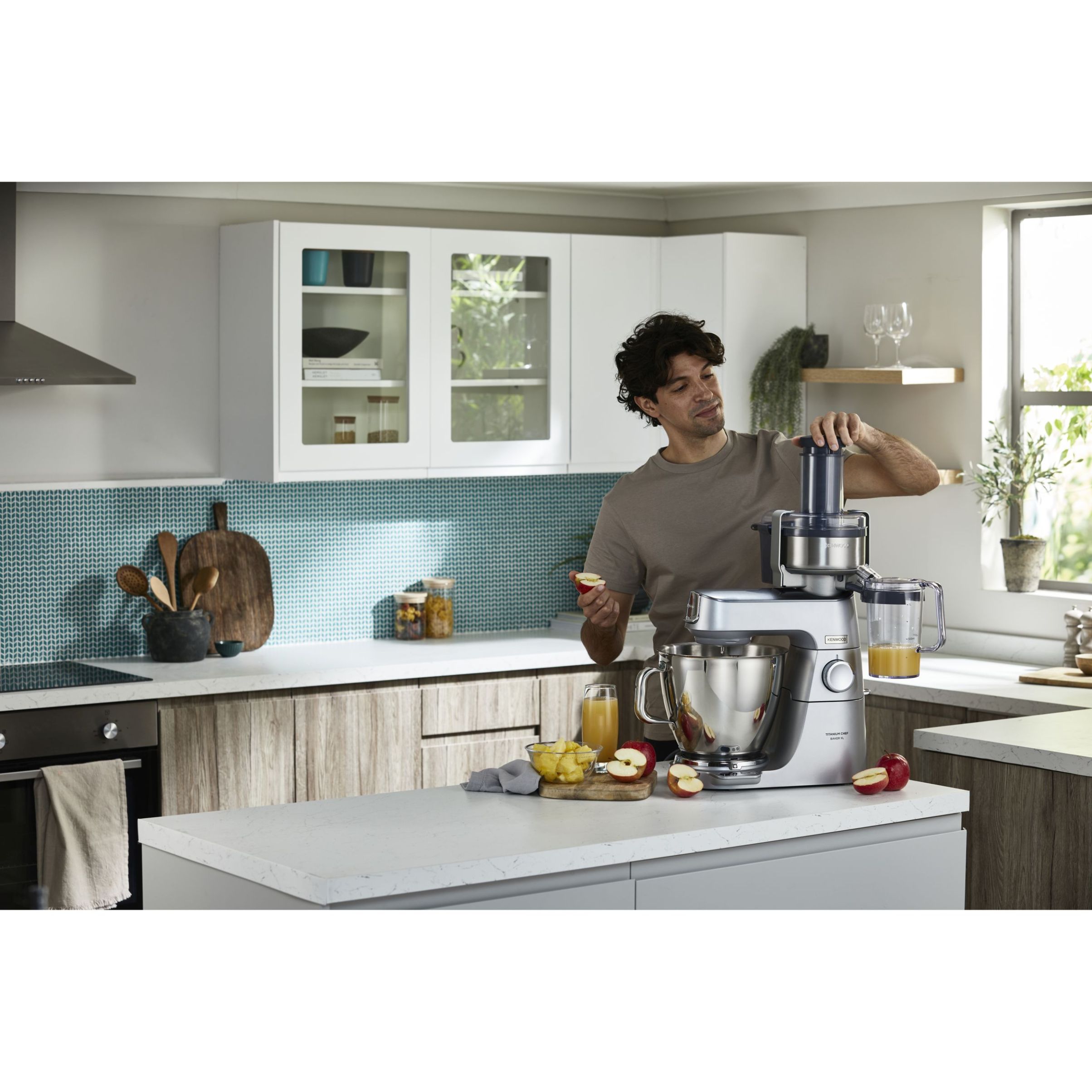 Robot de bucătărie planetar KENWOOD Titanium Chef Baker XL KVL85.124SI – 0W20011385, 1200W, 2 vase (7l/5l), Cântar integrat, Blender, Silver