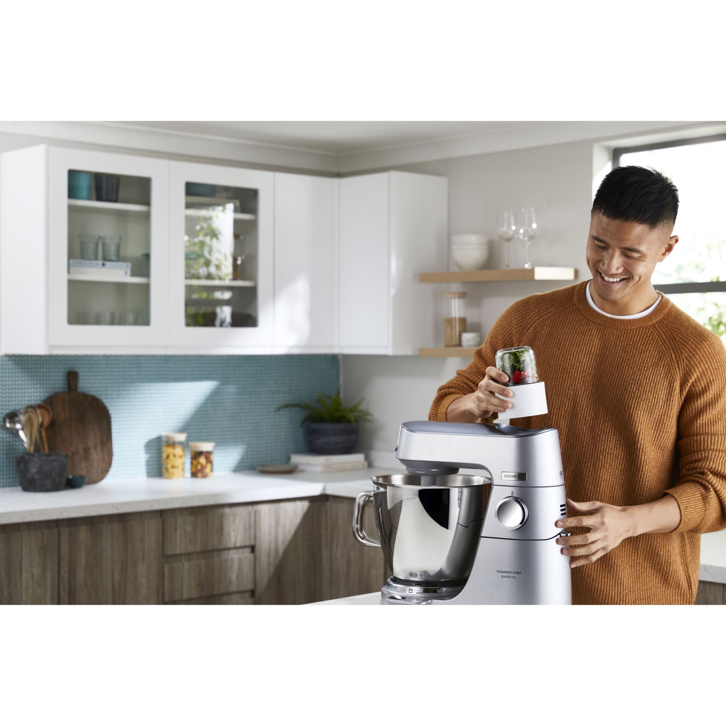 Robot de bucătărie planetar KENWOOD Titanium Chef Baker XL KVL85.124SI – 0W20011385, 1200W, 2 vase (7l/5l), Cântar integrat, Blender, Silver