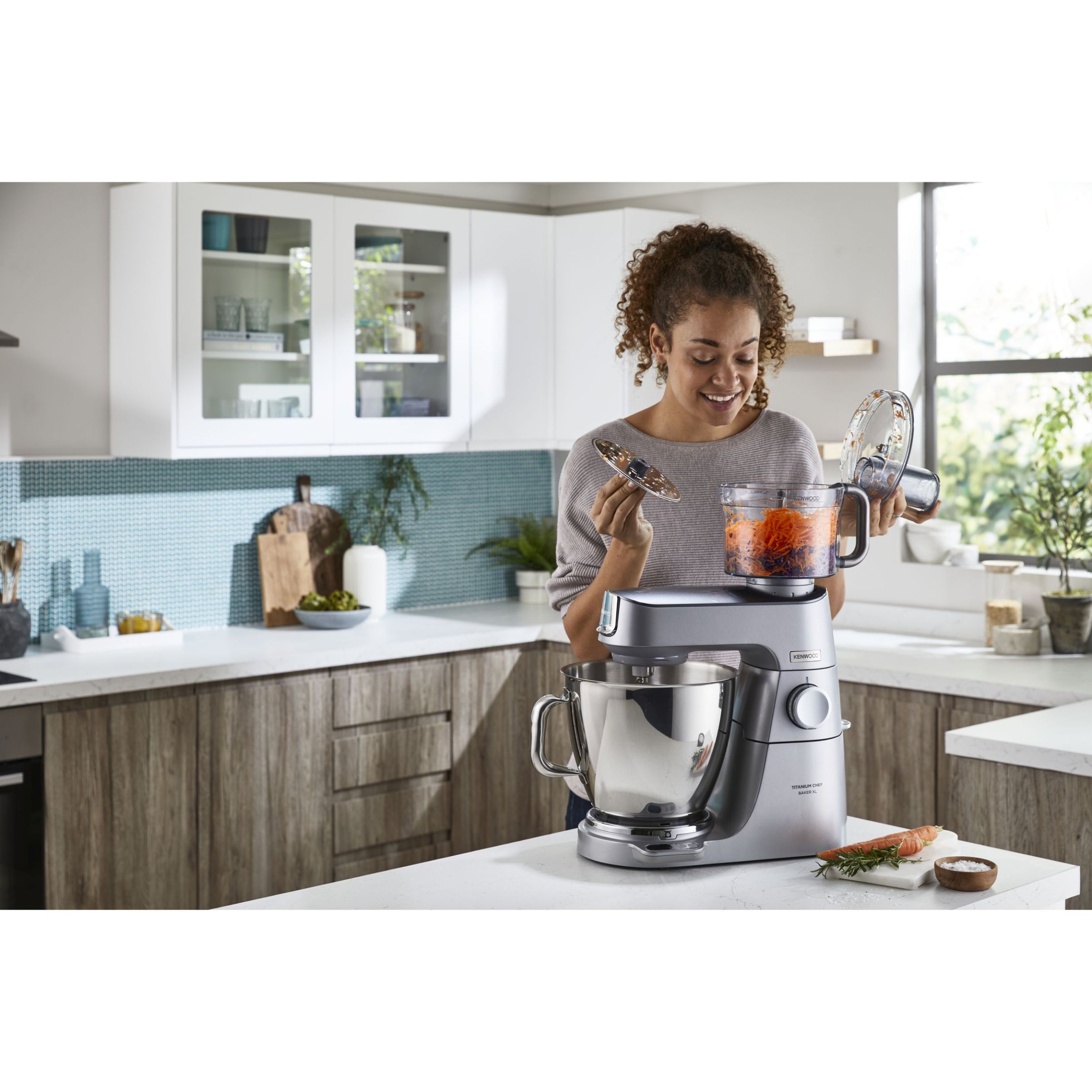 Robot de bucătărie planetar KENWOOD Titanium Chef Baker XL KVL85.124SI – 0W20011385, 1200W, 2 vase (7l/5l), Cântar integrat, Blender, Silver