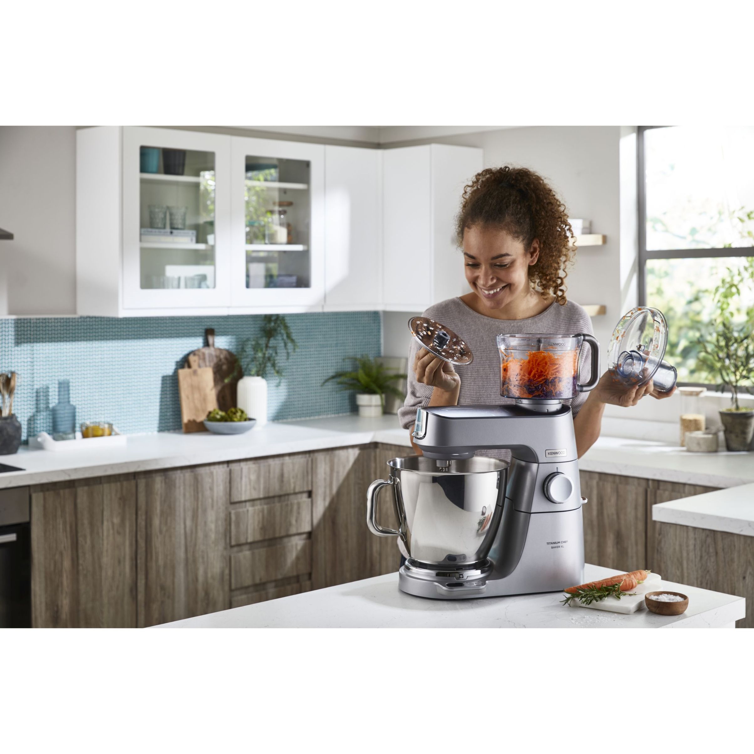 Robot de bucătărie planetar KENWOOD Titanium Chef Baker XL KVL85.124SI – 0W20011385, 1200W, 2 vase (7l/5l), Cântar integrat, Blender, Silver