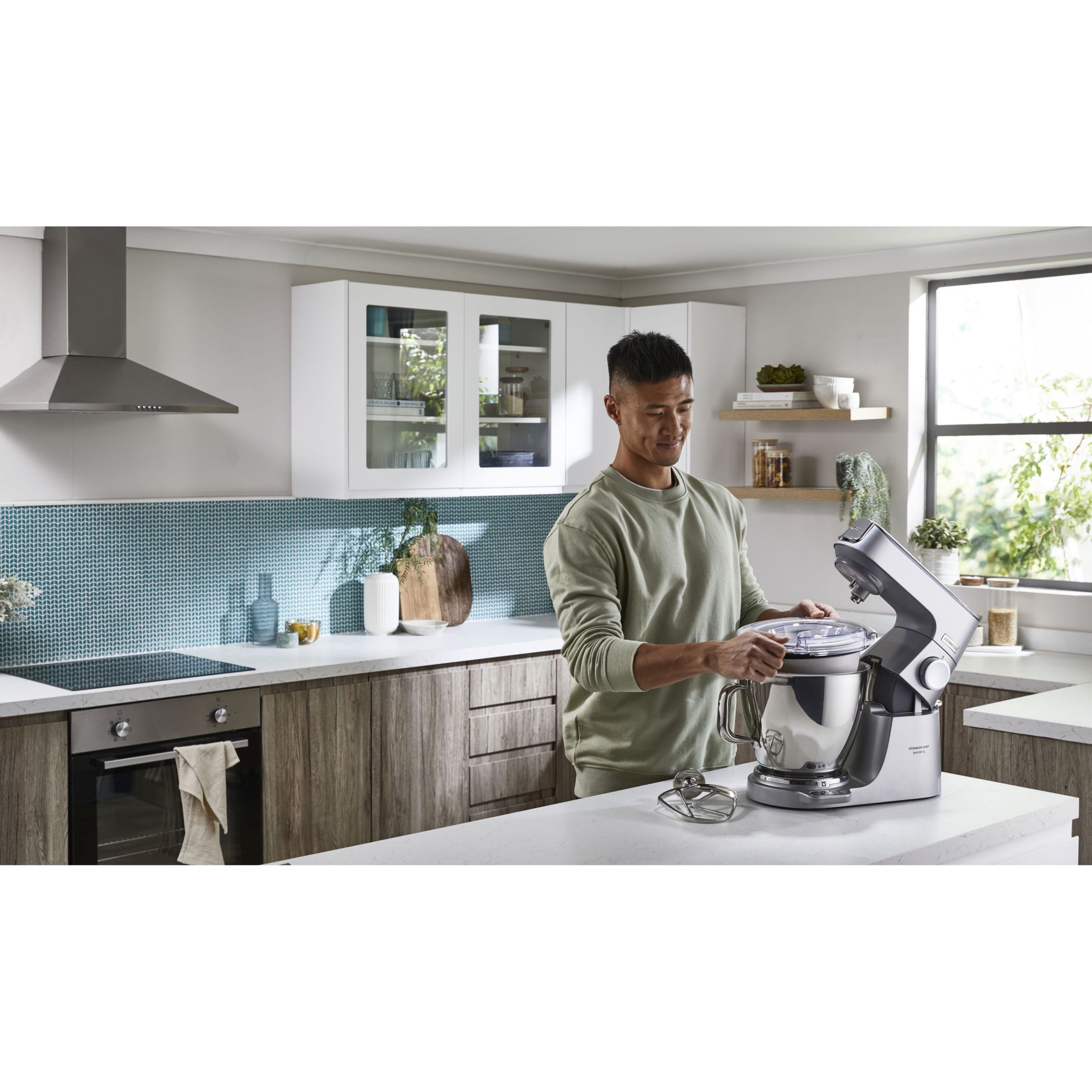 Robot de bucătărie planetar KENWOOD Titanium Chef Baker XL KVL85.124SI – 0W20011385, 1200W, 2 vase (7l/5l), Cântar integrat, Blender, Silver
