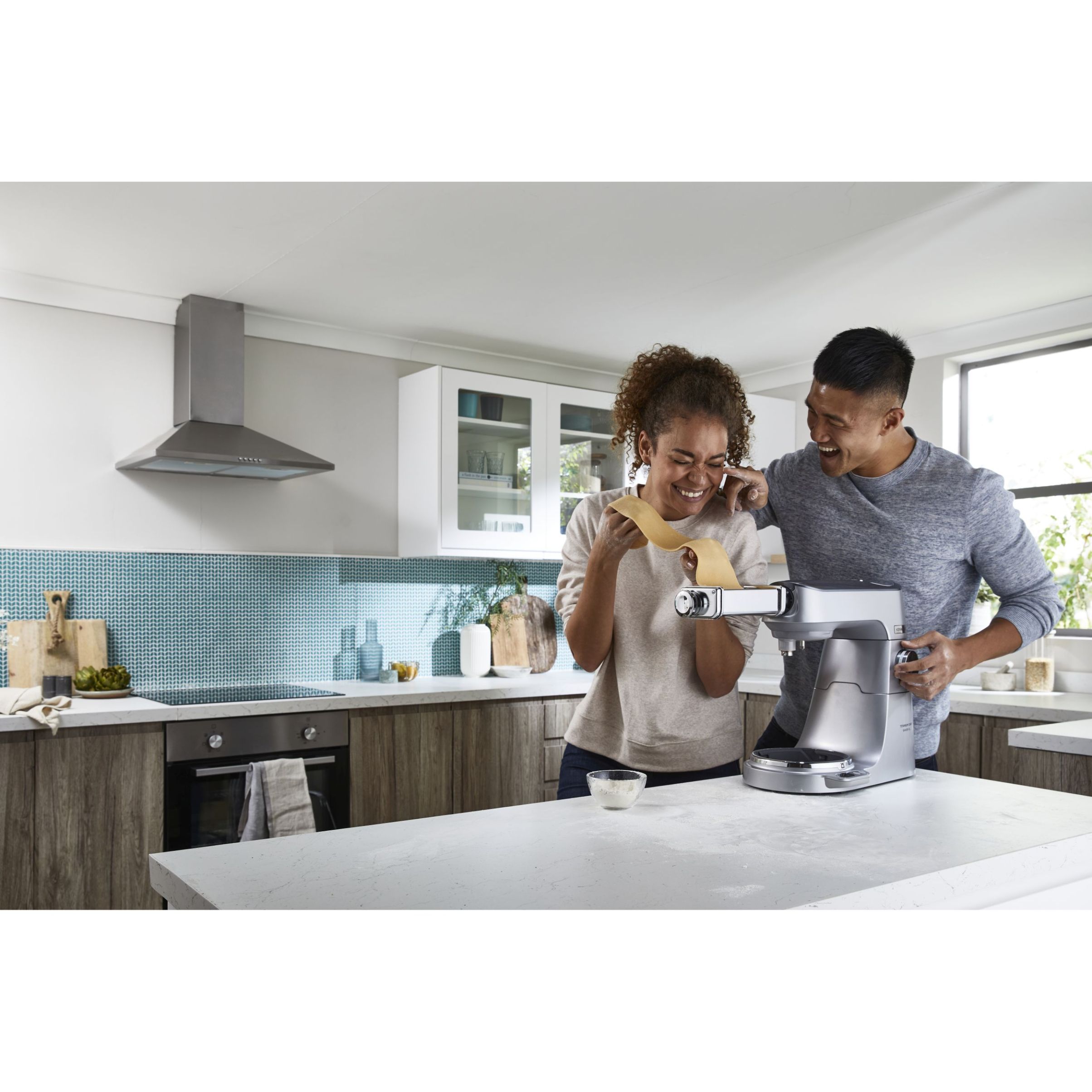 Robot de bucătărie planetar KENWOOD Titanium Chef Baker XL KVL85.124SI – 0W20011385, 1200W, 2 vase (7l/5l), Cântar integrat, Blender, Silver