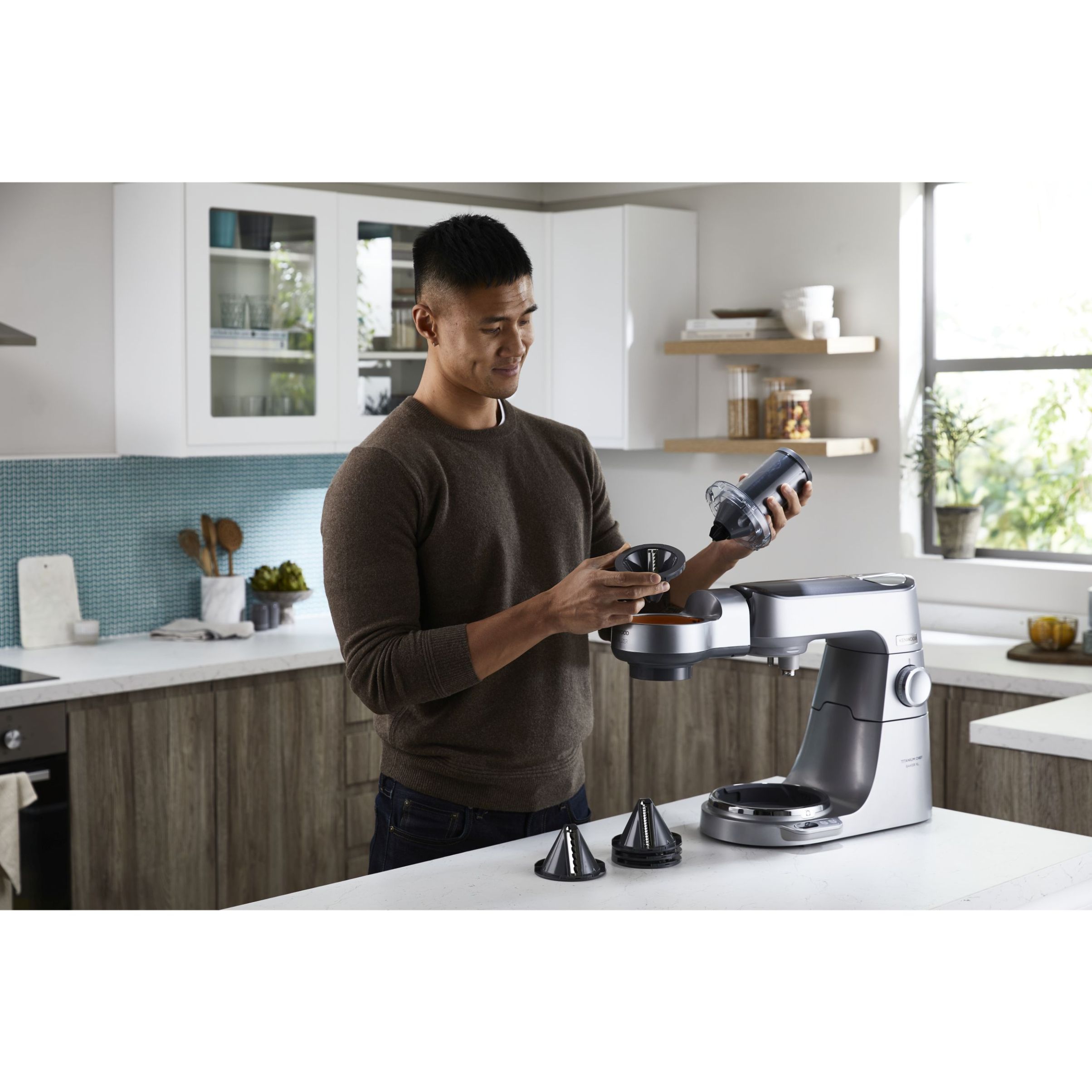Robot de bucătărie planetar KENWOOD Titanium Chef Baker XL KVL85.124SI – 0W20011385, 1200W, 2 vase (7l/5l), Cântar integrat, Blender, Silver