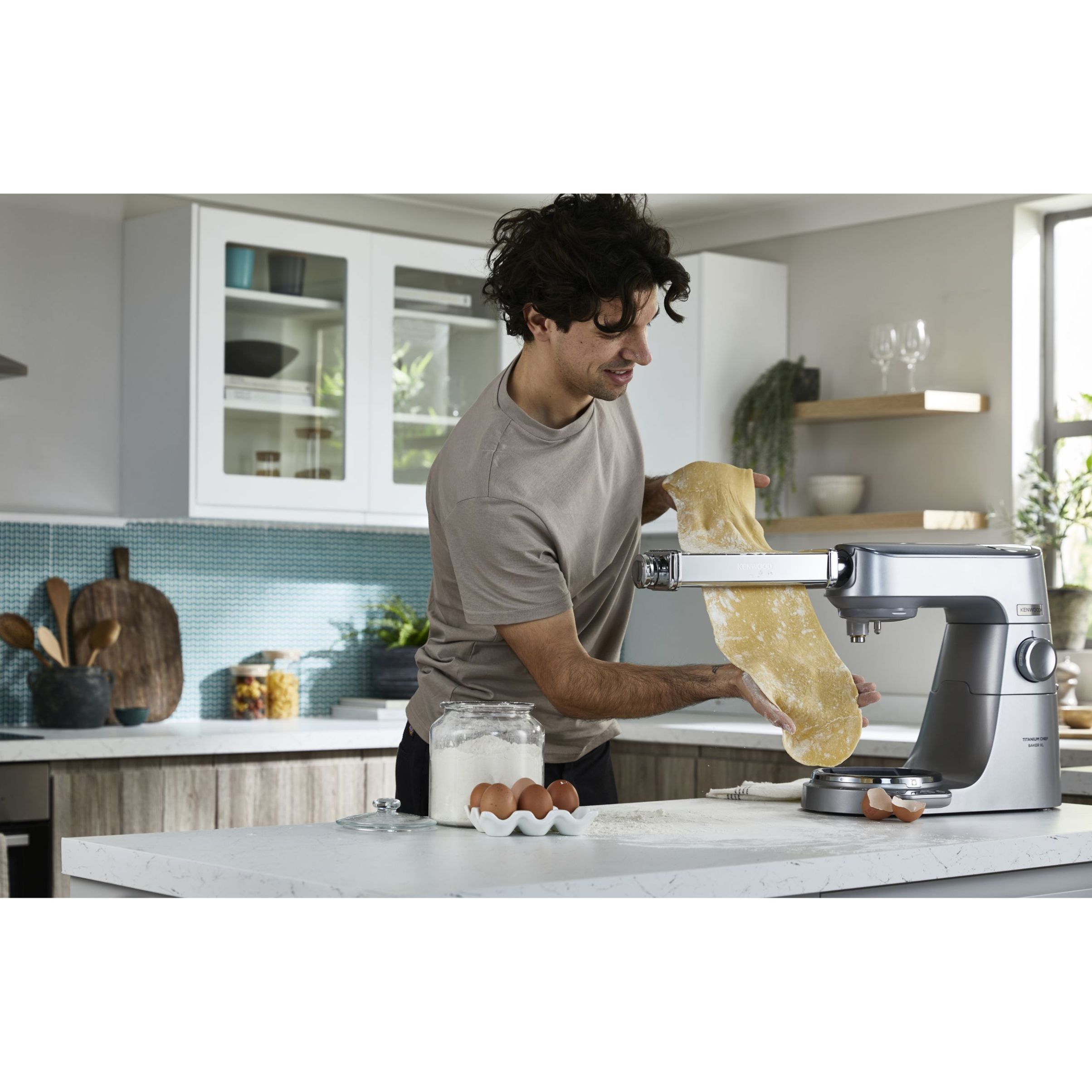 Robot de bucătărie planetar KENWOOD Titanium Chef Baker XL KVL85.124SI – 0W20011385, 1200W, 2 vase (7l/5l), Cântar integrat, Blender, Silver