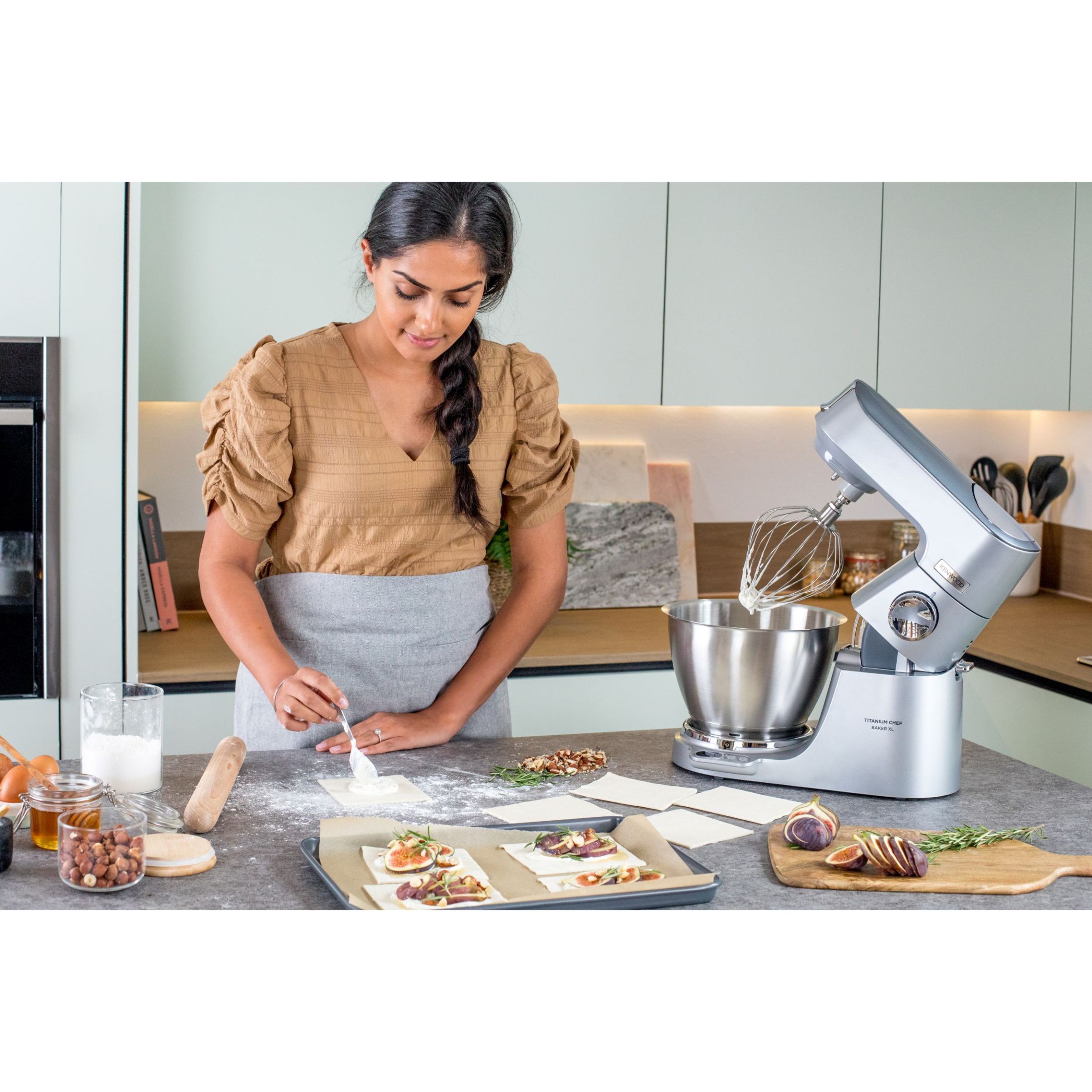 Robot de bucătărie planetar KENWOOD Titanium Chef Baker XL KVL85.004SI – 0W20011377, 1200W, 2 vase (7l/5l), Cântar integrat, G11.50kg, Silver