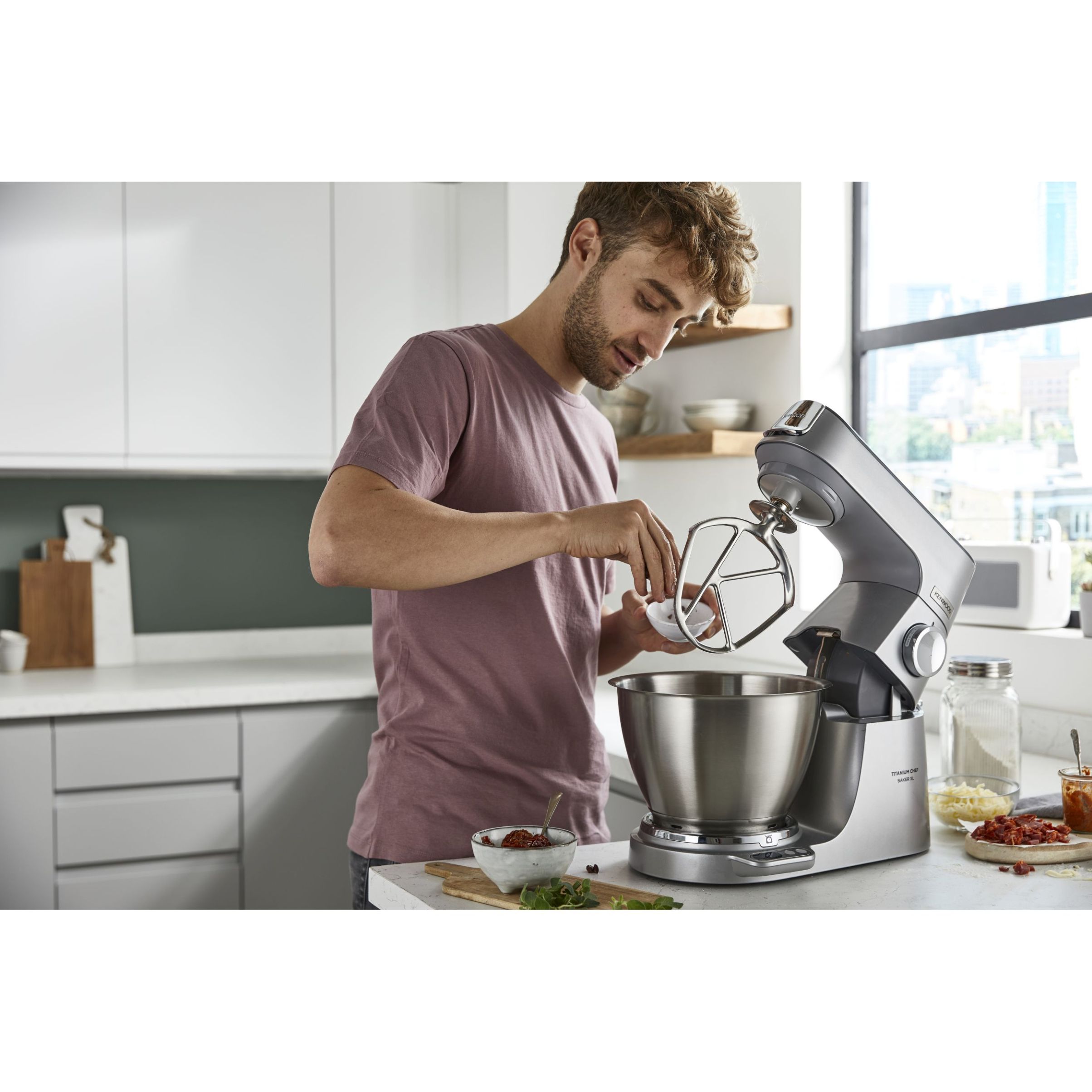 Robot de bucătărie planetar KENWOOD Titanium Chef Baker XL KVL85.004SI – 0W20011377, 1200W, 2 vase (7l/5l), Cântar integrat, G11.50kg, Silver