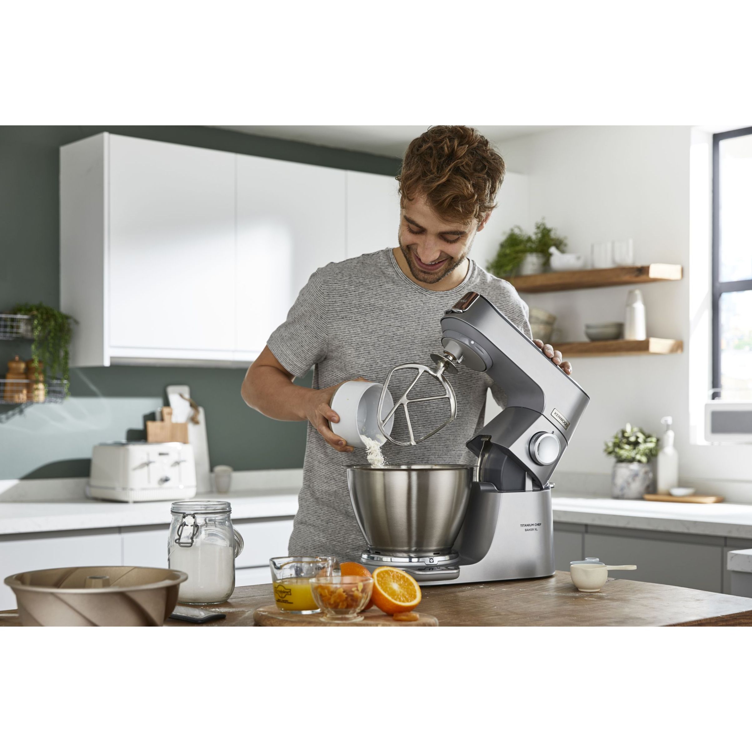 Robot de bucătărie planetar KENWOOD Titanium Chef Baker XL KVL85.004SI – 0W20011377, 1200W, 2 vase (7l/5l), Cântar integrat, G11.50kg, Silver
