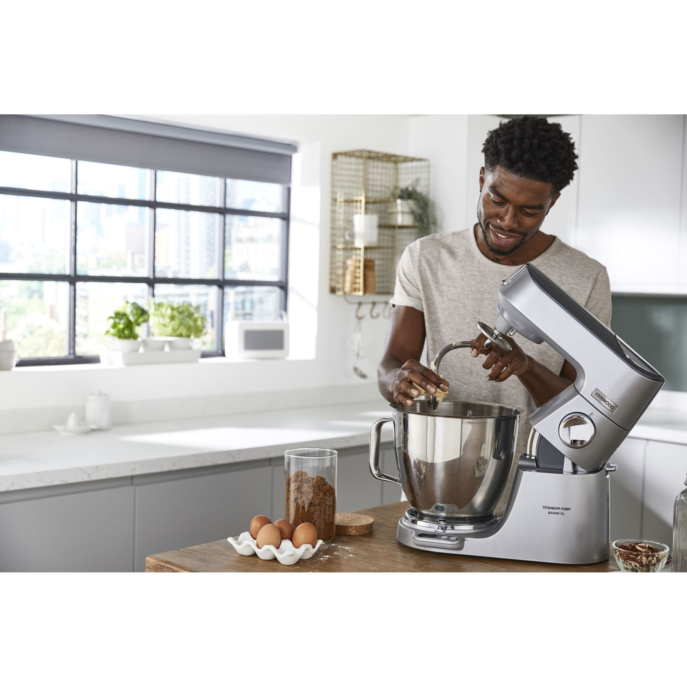 Robot de bucătărie planetar KENWOOD Titanium Chef Baker XL KVL85.004SI – 0W20011377, 1200W, 2 vase (7l/5l), Cântar integrat, G11.50kg, Silver
