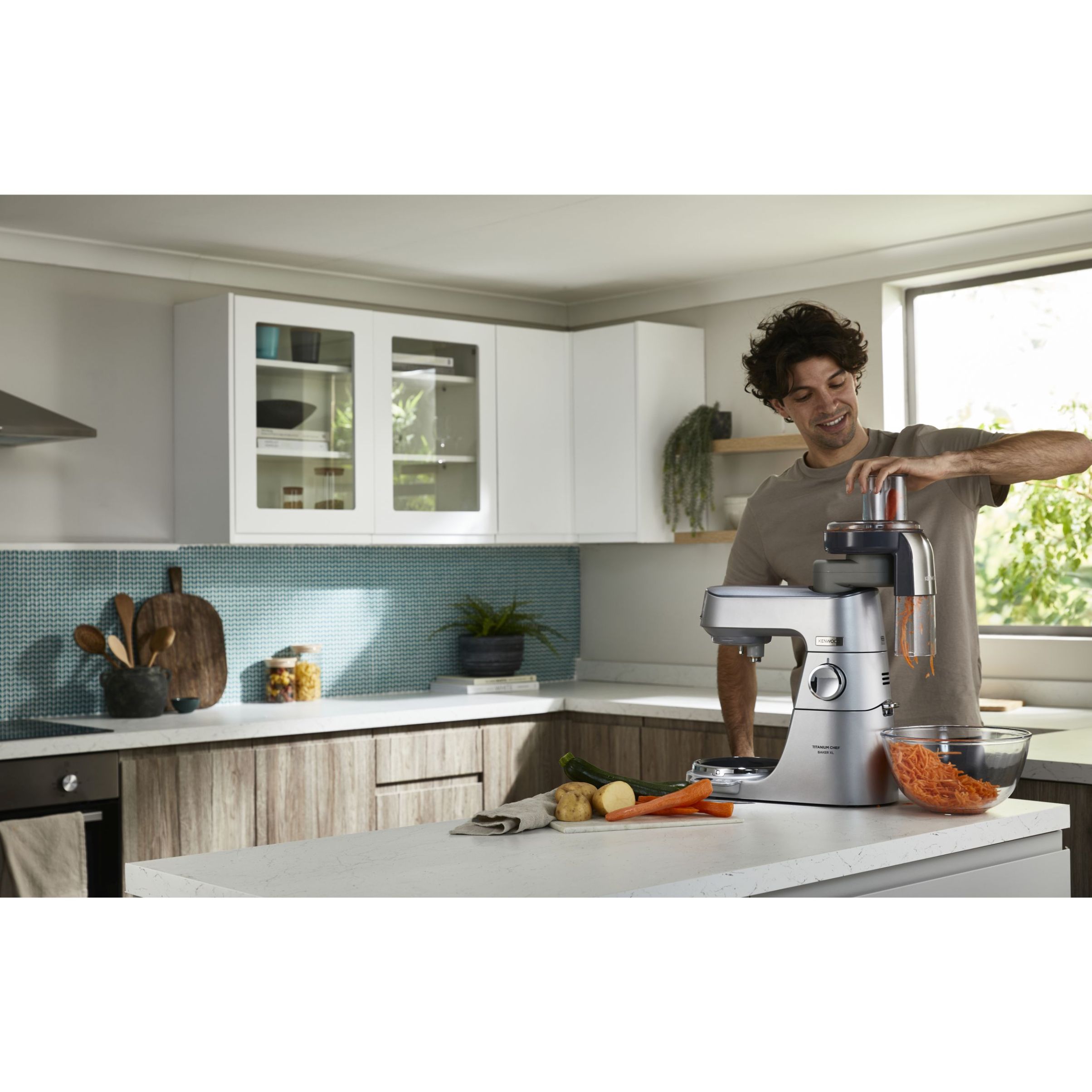 Robot de bucătărie planetar KENWOOD Titanium Chef Baker XL KVL85.004SI – 0W20011377, 1200W, 2 vase (7l/5l), Cântar integrat, G11.50kg, Silver