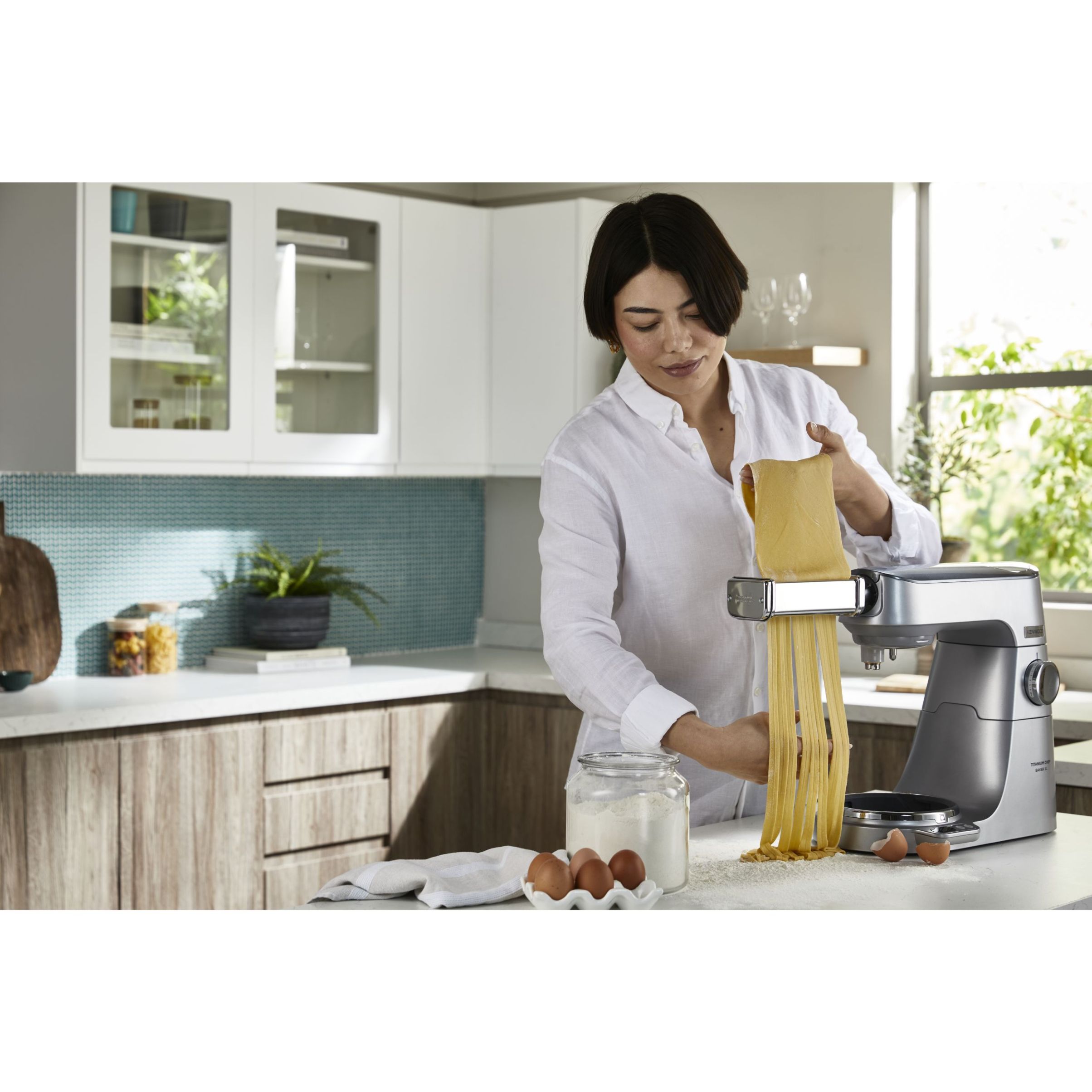 Robot de bucătărie planetar KENWOOD Titanium Chef Baker XL KVL85.004SI – 0W20011377, 1200W, 2 vase (7l/5l), Cântar integrat, G11.50kg, Silver