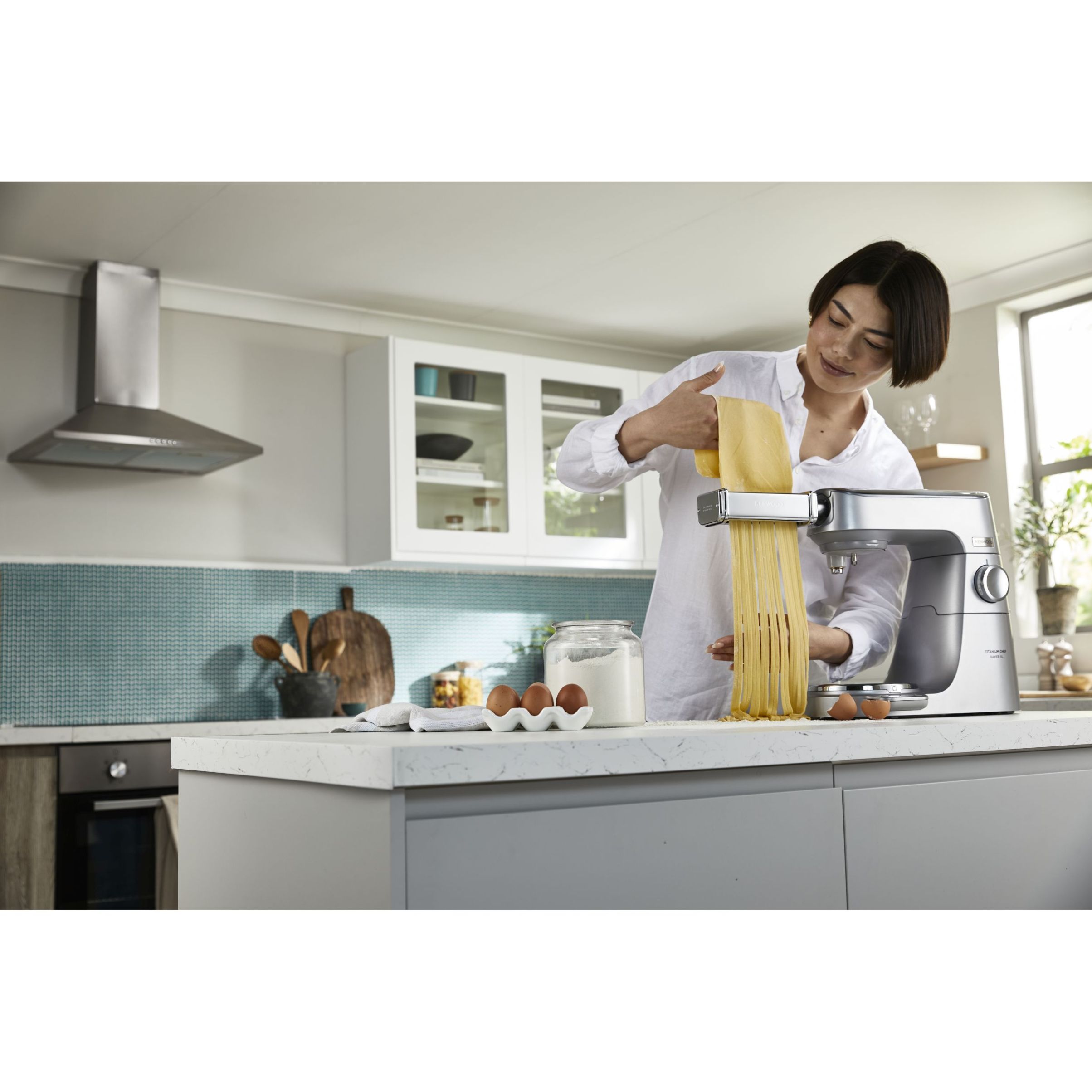 Robot de bucătărie planetar KENWOOD Titanium Chef Baker XL KVL85.004SI – 0W20011377, 1200W, 2 vase (7l/5l), Cântar integrat, G11.50kg, Silver