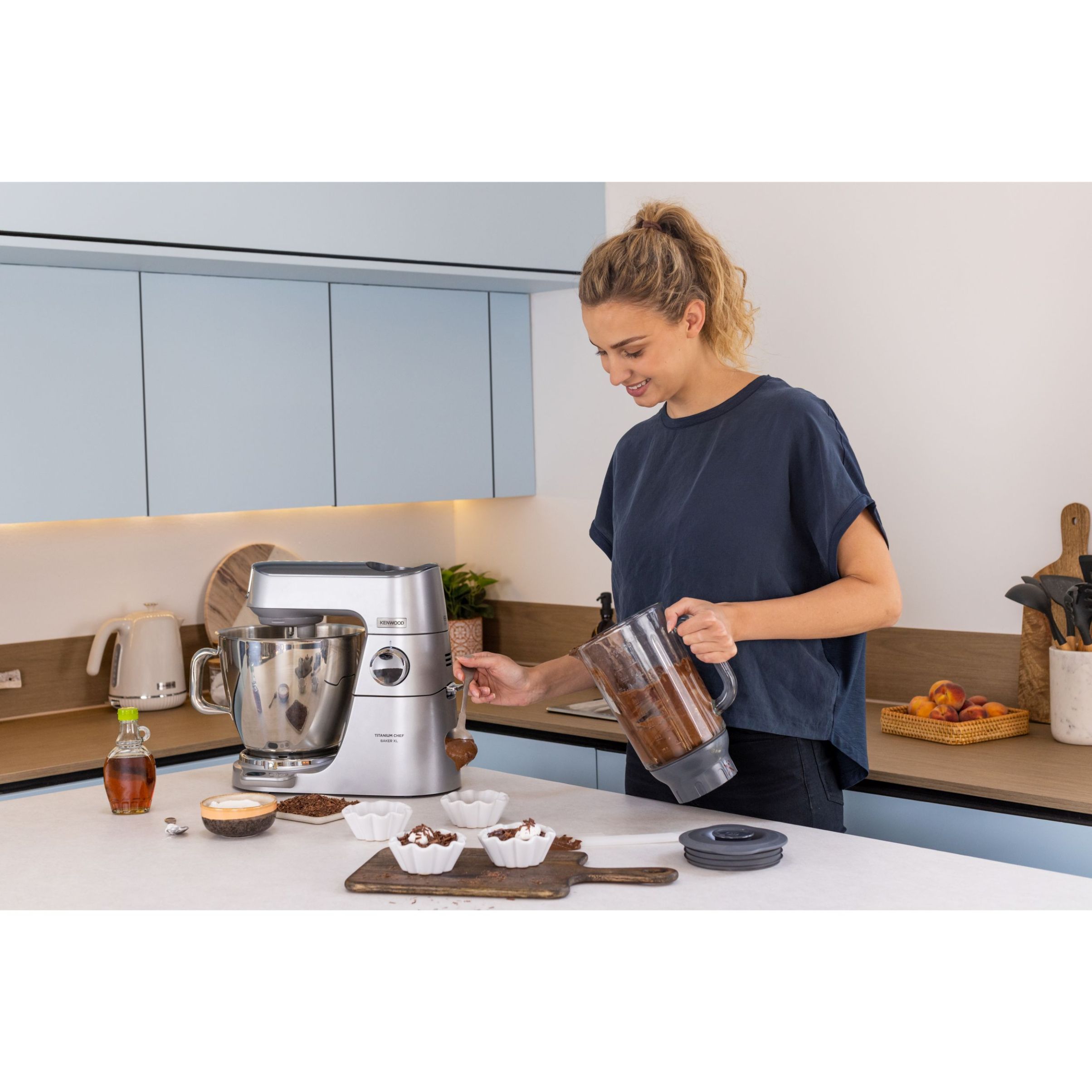 Robot de bucătărie planetar KENWOOD Titanium Chef Baker XL KVL85.004SI – 0W20011377, 1200W, 2 vase (7l/5l), Cântar integrat, G11.50kg, Silver
