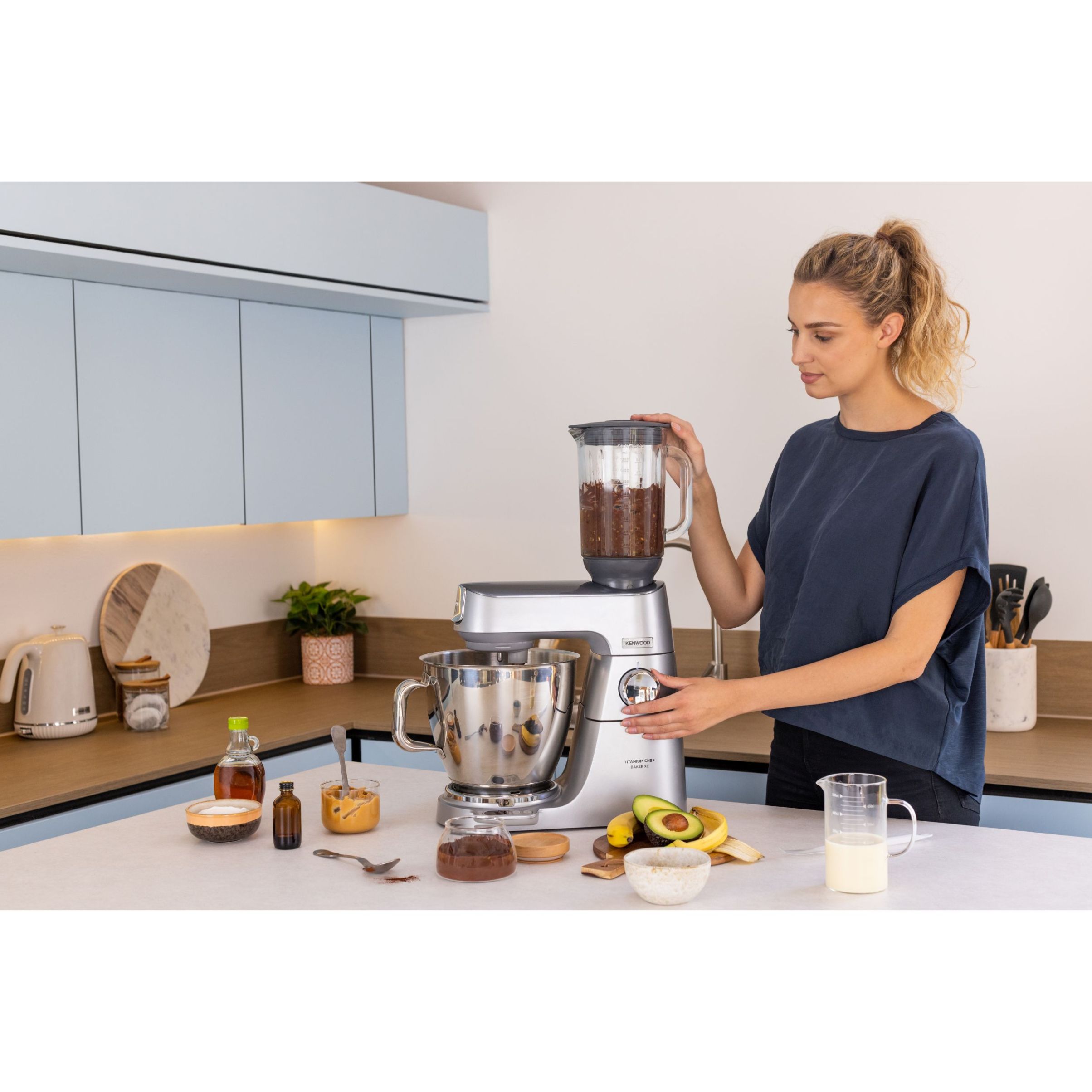 Robot de bucătărie planetar KENWOOD Titanium Chef Baker XL KVL85.004SI – 0W20011377, 1200W, 2 vase (7l/5l), Cântar integrat, G11.50kg, Silver
