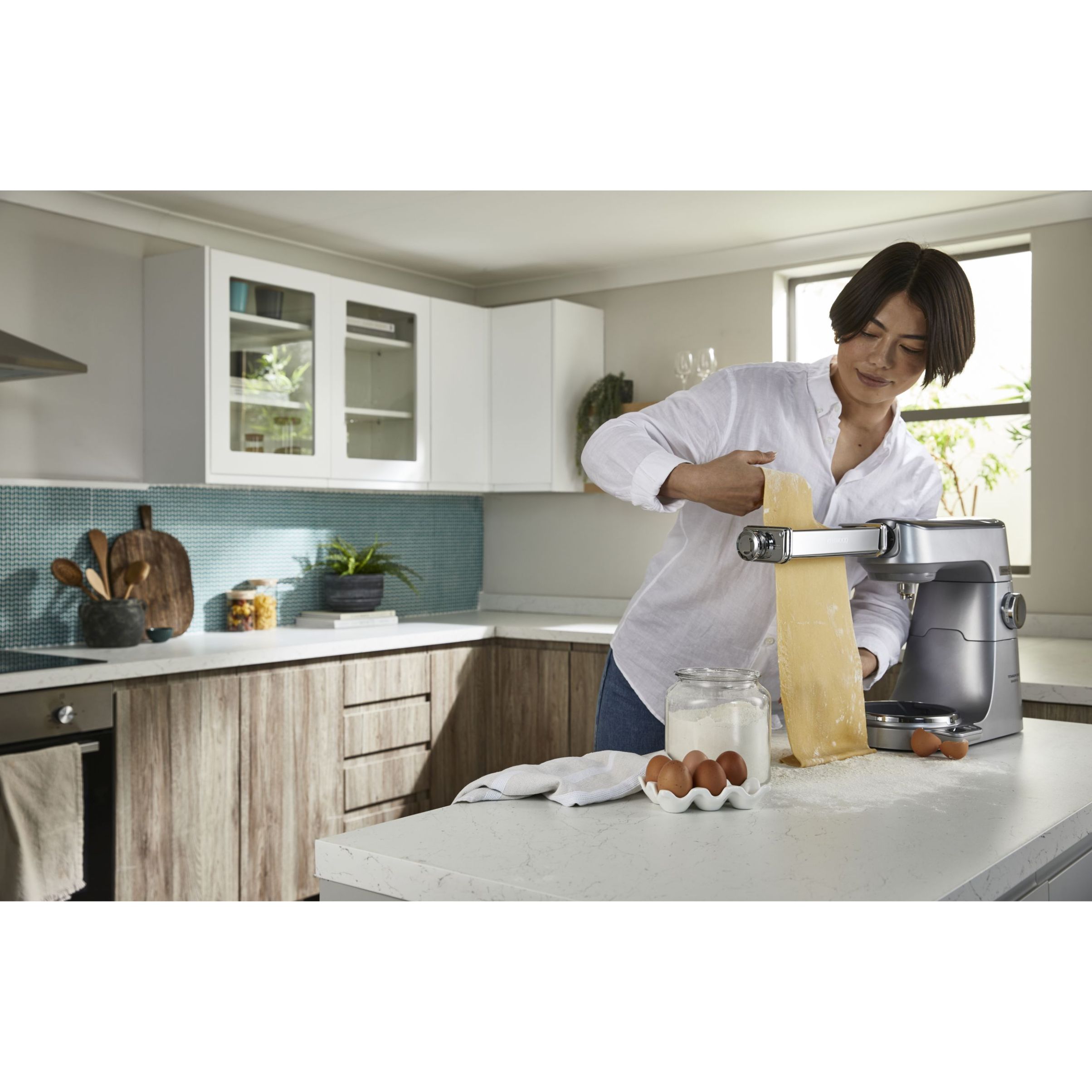 Robot de bucătărie planetar KENWOOD Titanium Chef Baker XL KVL85.004SI – 0W20011377, 1200W, 2 vase (7l/5l), Cântar integrat, G11.50kg, Silver