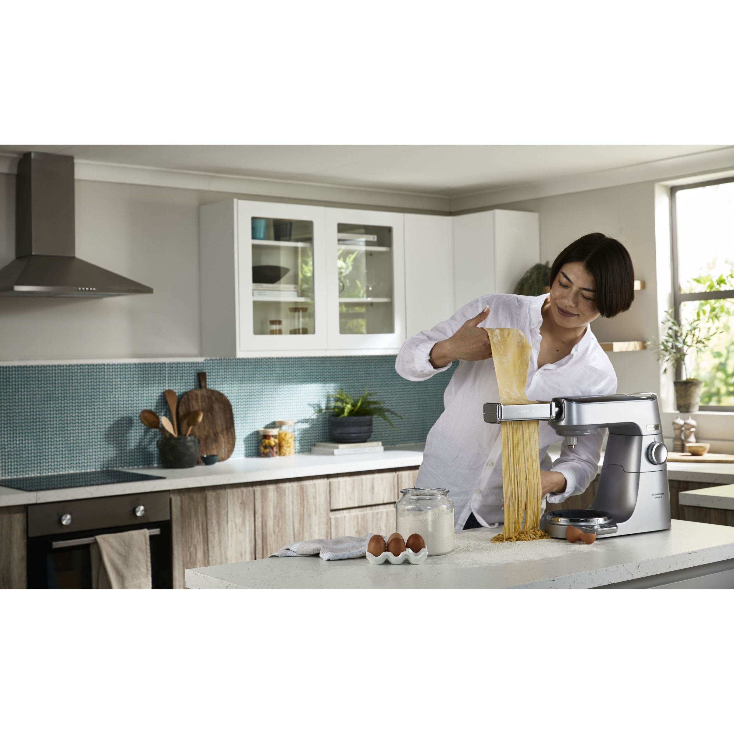Robot de bucătărie planetar KENWOOD Titanium Chef Baker XL KVL85.004SI – 0W20011377, 1200W, 2 vase (7l/5l), Cântar integrat, G11.50kg, Silver