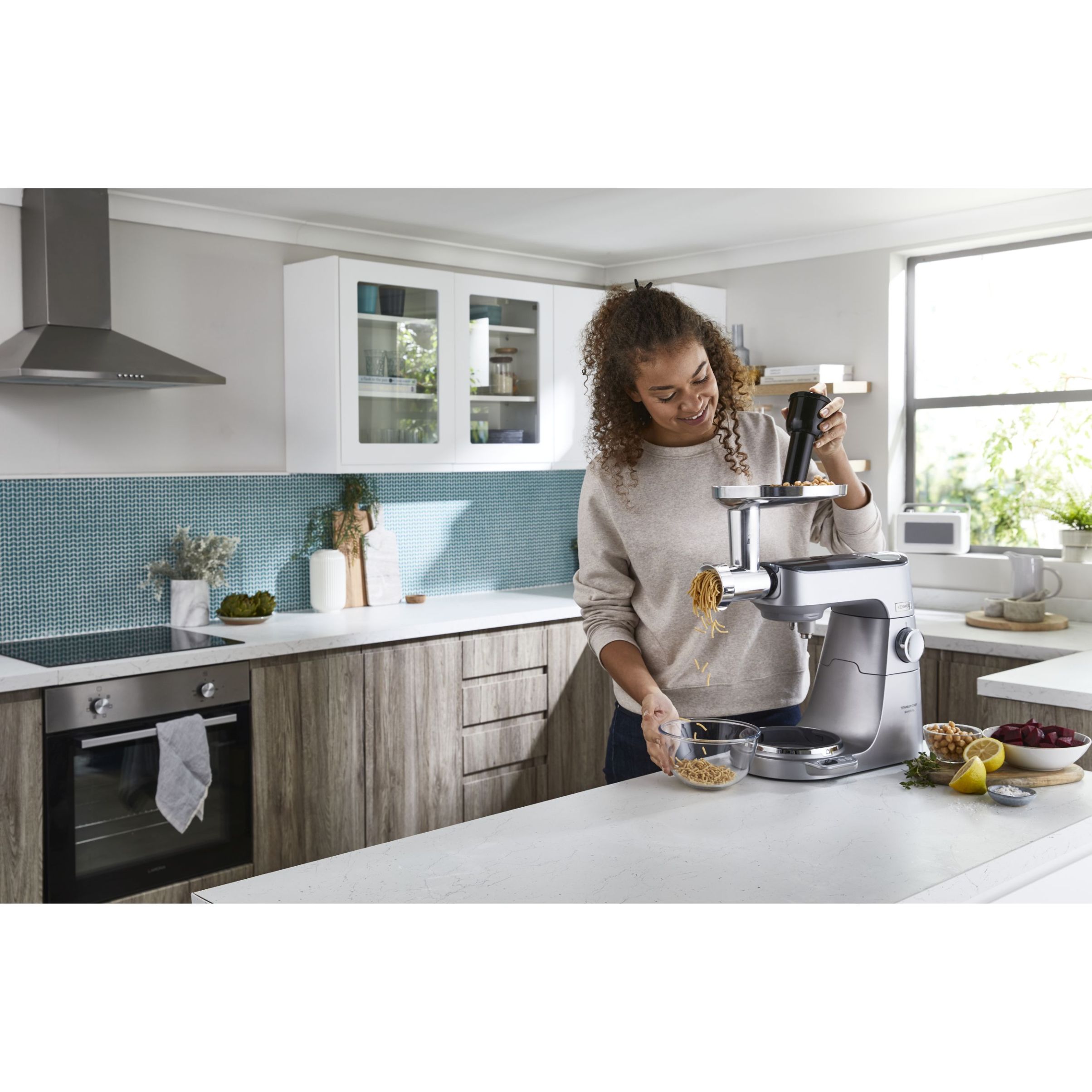 Robot de bucătărie planetar KENWOOD Titanium Chef Baker XL KVL85.004SI – 0W20011377, 1200W, 2 vase (7l/5l), Cântar integrat, G11.50kg, Silver